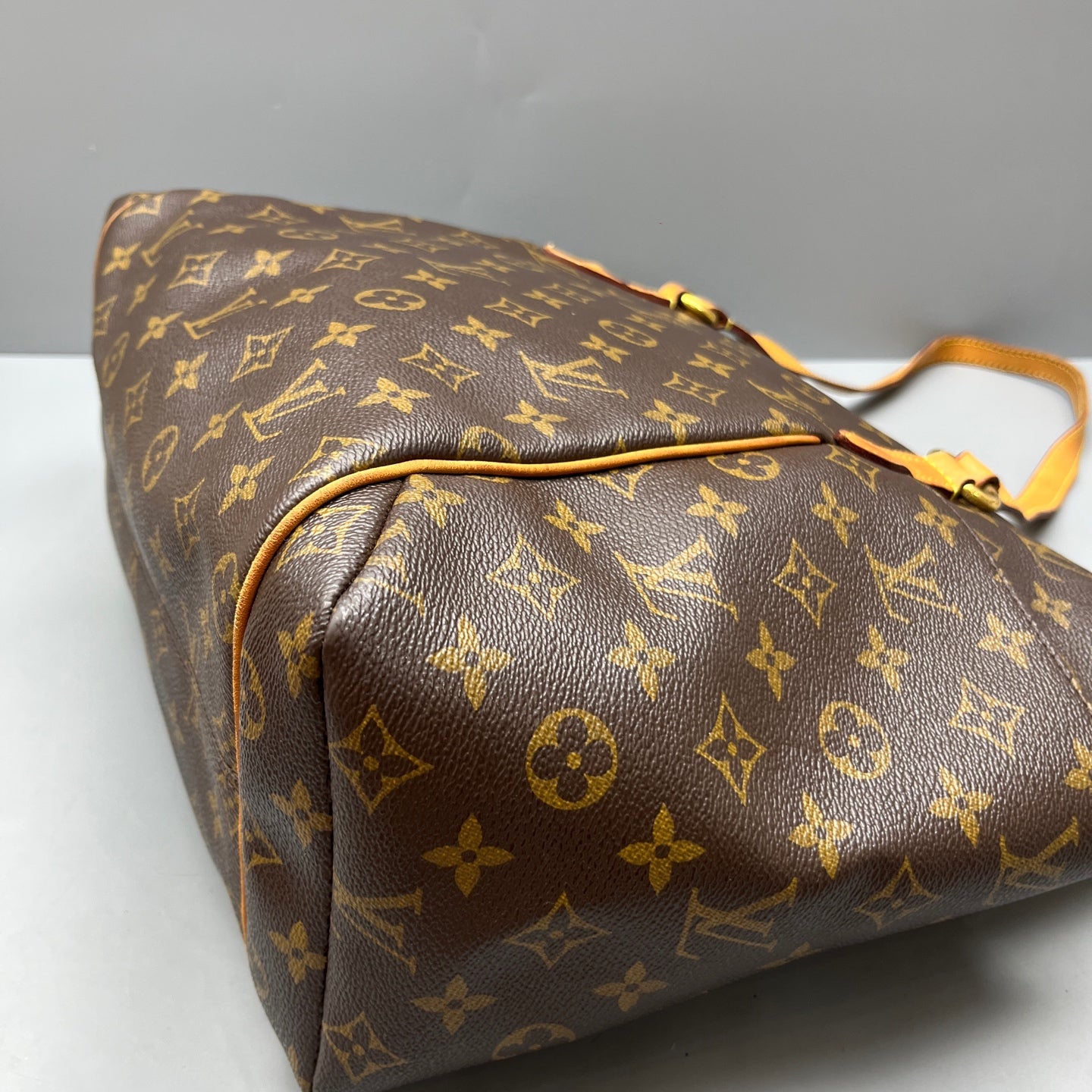 Louis Vuitton - Totally - Monogram coated canvas with natural vachetta leather trim - Brown - (medium)