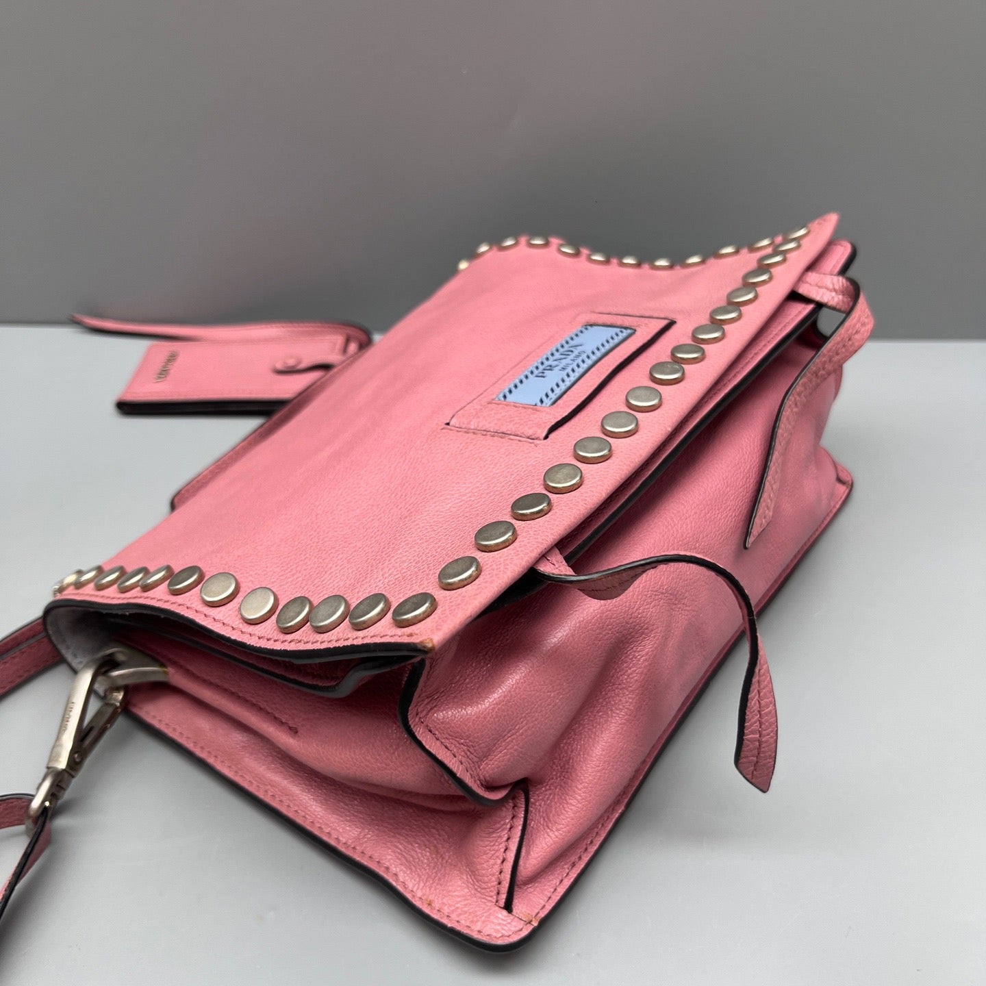 Prada - Etiquette Studded Messenger Bag - Pebbled leather - Pink - (Small)
