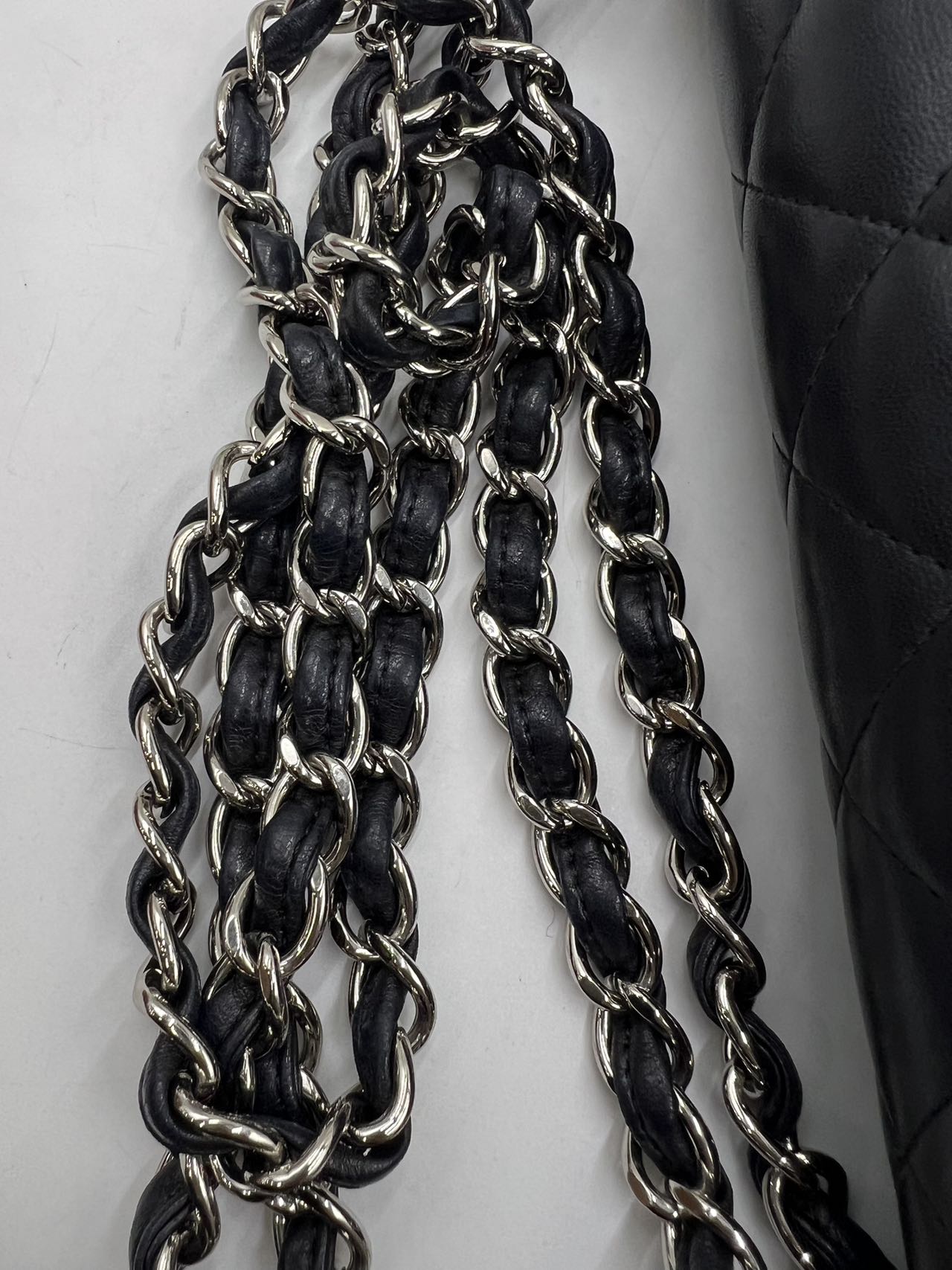 Chanel - Classic Flap - Lambskin leather - Black - (Medium)