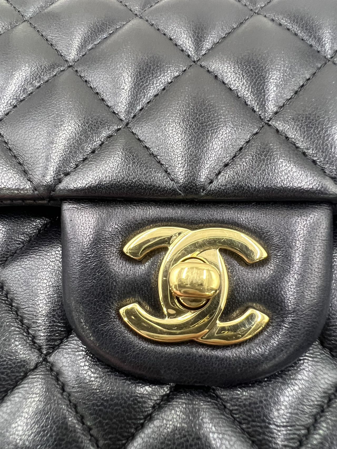 Chanel - Classic Flap Medium - Lambskin leather - Black - (Medium)
