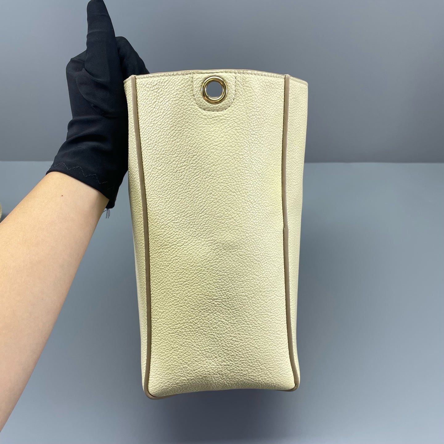 Celine - Sangle Bucket Bag - Grained leather - Beige - (small)