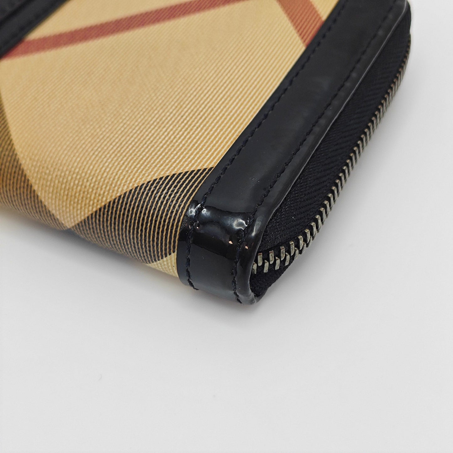 Burberry - Zip Around Long Wallet - Coated canvas with patent leather trim - Multicolour with black trim - (Medium)
