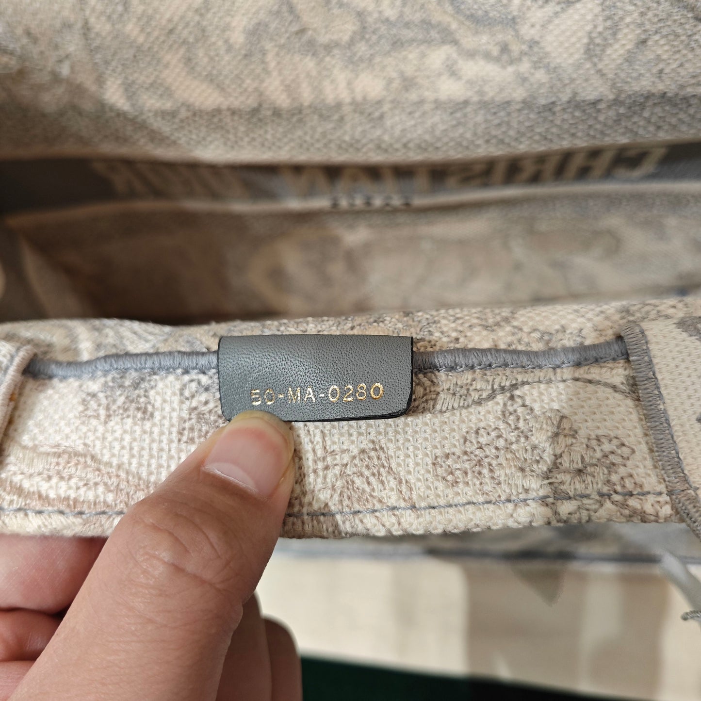 Dior - Book Tote Medium 'Toile de Jouy Sauvage' Animalier - Embroidered canvas - Beige and Grey - (Medium)