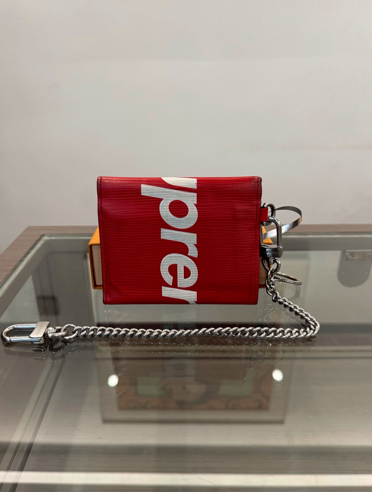 Louis Vuitton - Louis Vuitton x Supreme Chain Wallet M67540 - Cowhide leather - Red - (Small)