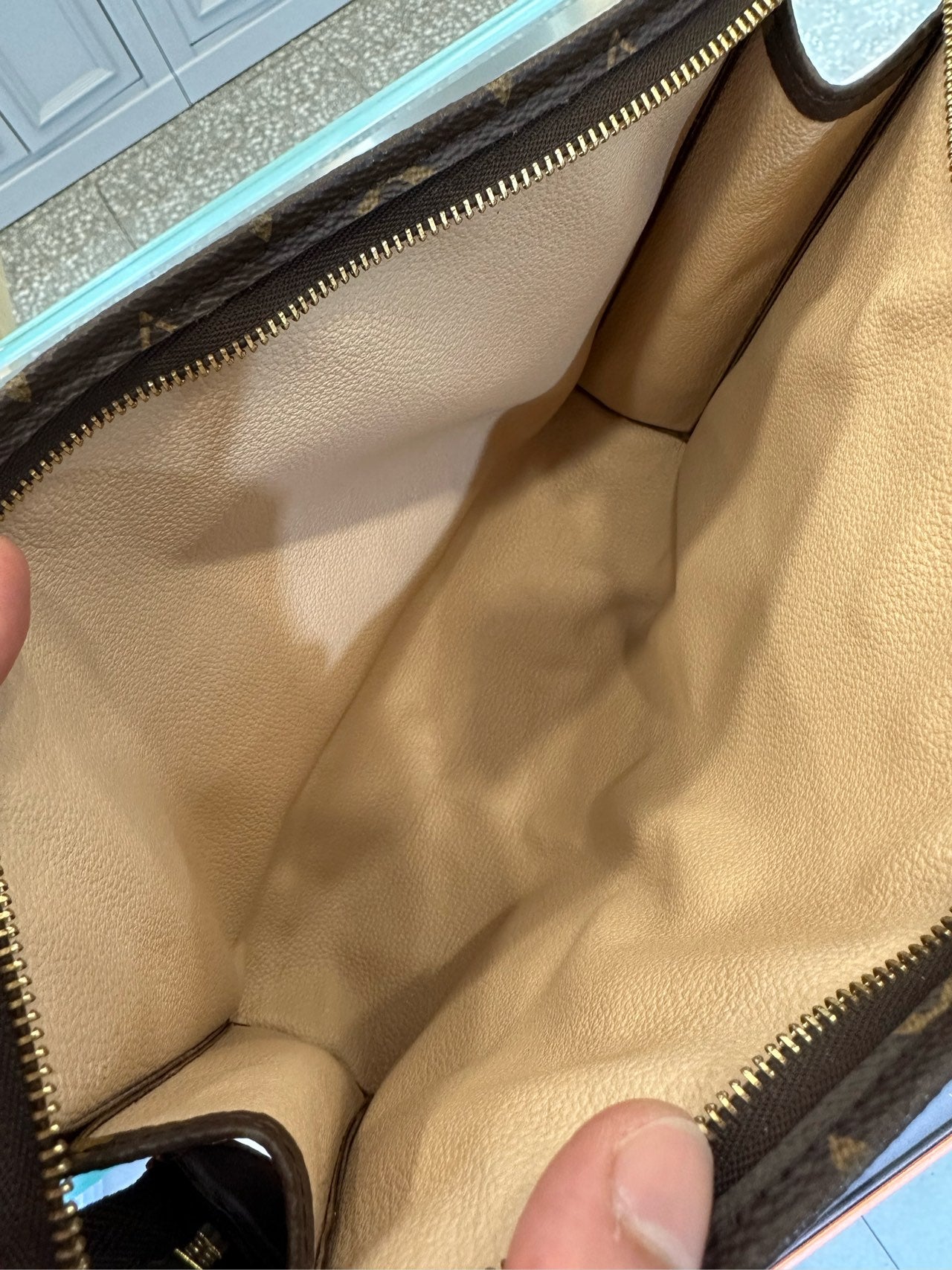 Louis Vuitton - Toiletry Pouch 26 - Monogram coated canvas with vachetta leather trim - Brown - (medium)