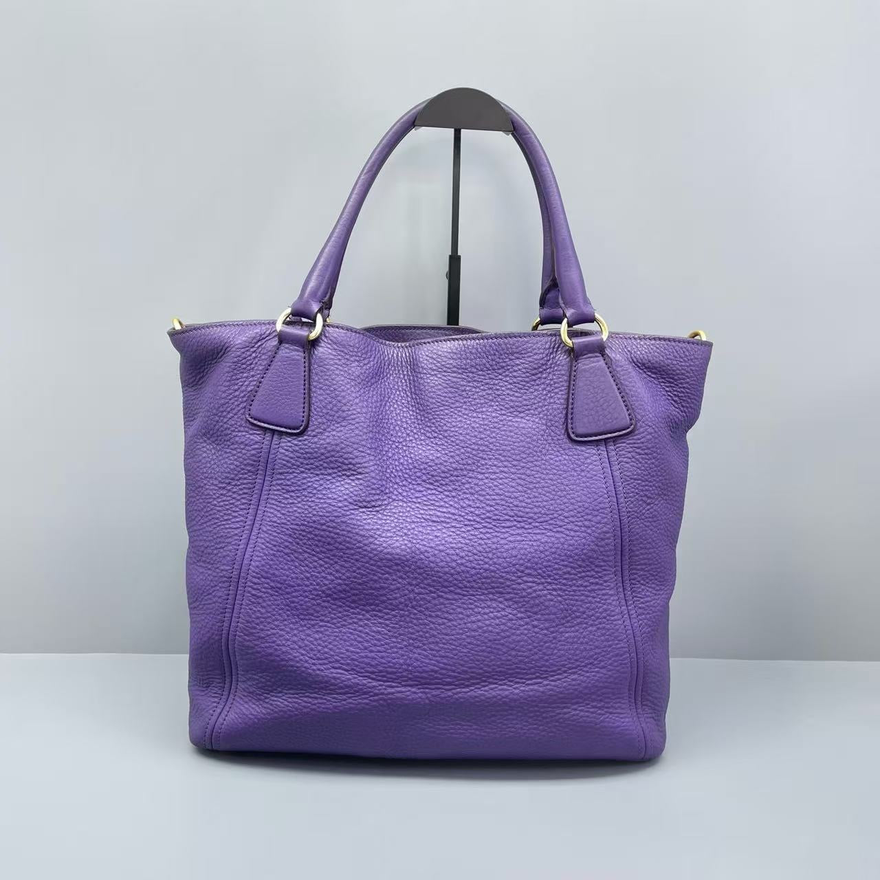 Prada - Grained Leather Tote - Grained leather - Purple - (Medium)