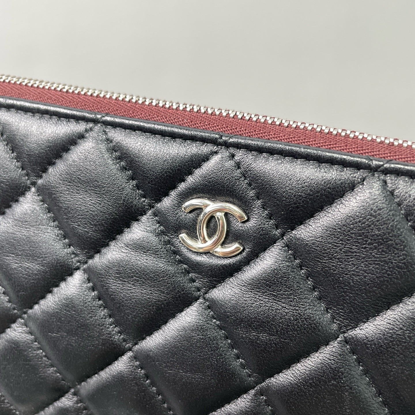 Chanel - Classic Quilted Clutch - Lambskin leather - Black - (Large)