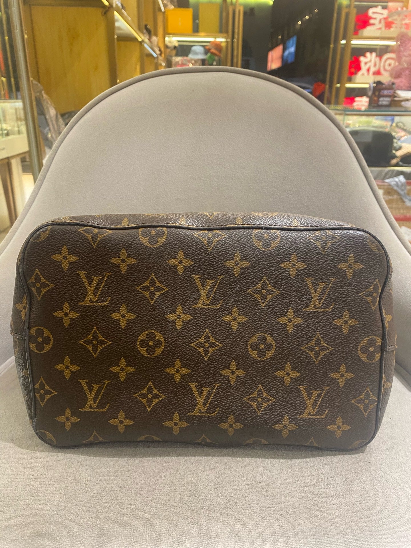 Louis Vuitton - Neonoe MM - Monogram coated canvas with cowhide leather trim - Brown with Red accents - (Medium)