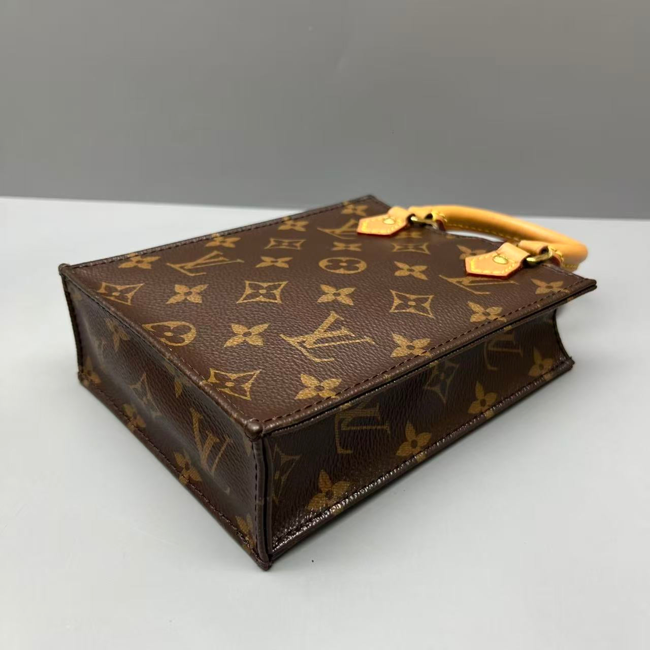 Louis Vuitton - Mini Sac Plat - Monogram canvas with natural Vachetta leather trim - Brown - (mini)