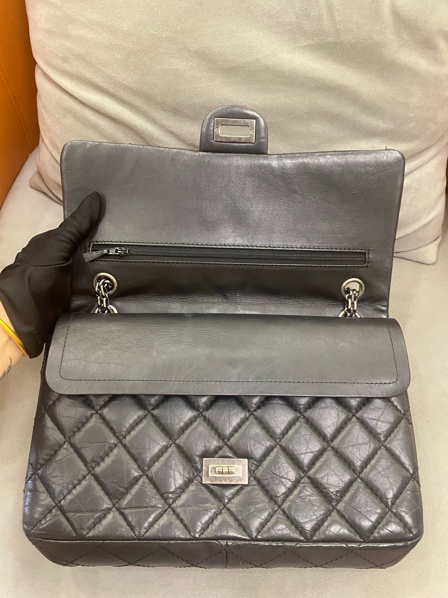Chanel - 2.55 Reissue Flap Bag - Aged calfskin leather - Black - (Medium)