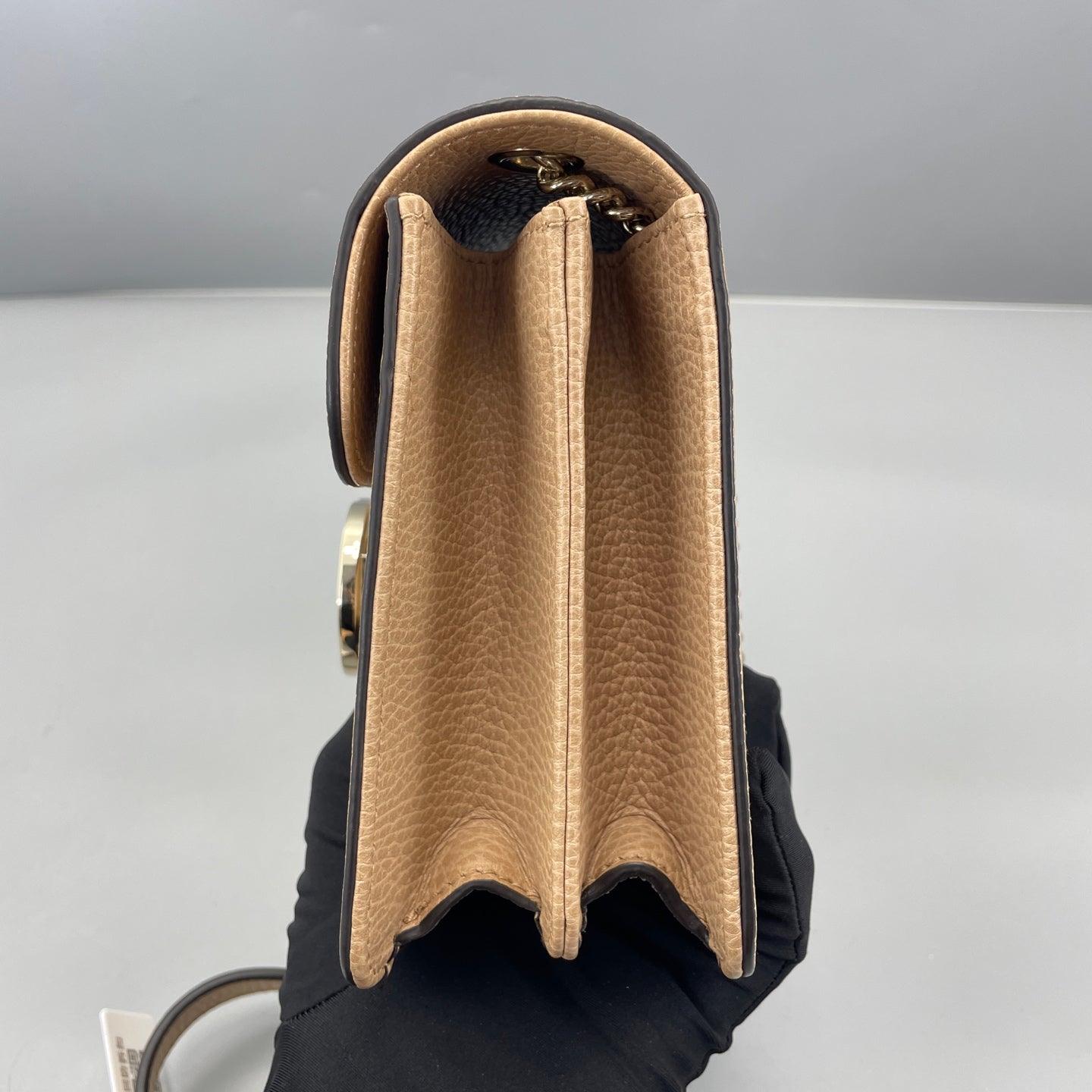 Gucci - Interlocking G Accordion Flap Bag (Outlet Model) - Grained leather - Beige - (small)