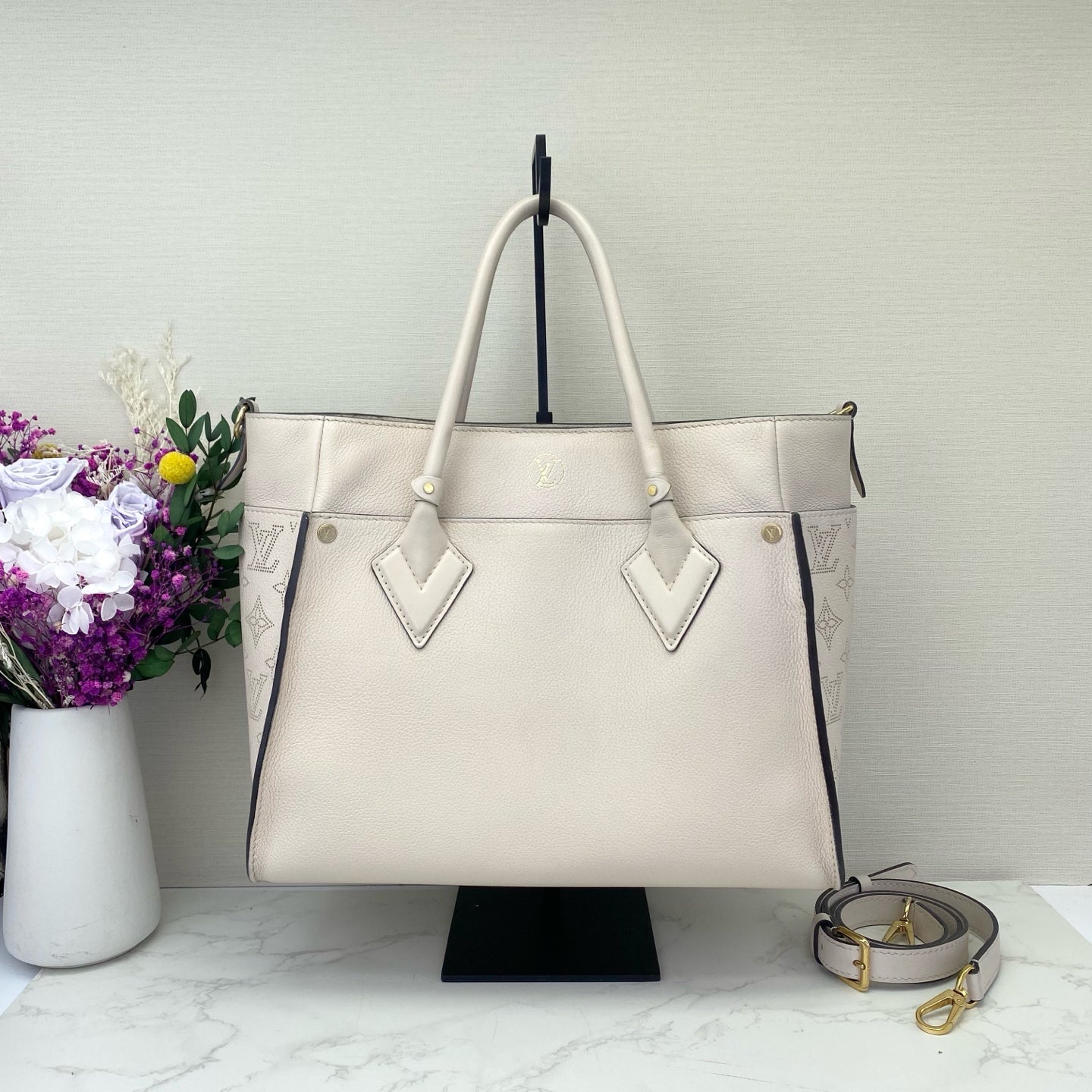 Louis Vuitton - On My Side - Leather - Grey - (medium)