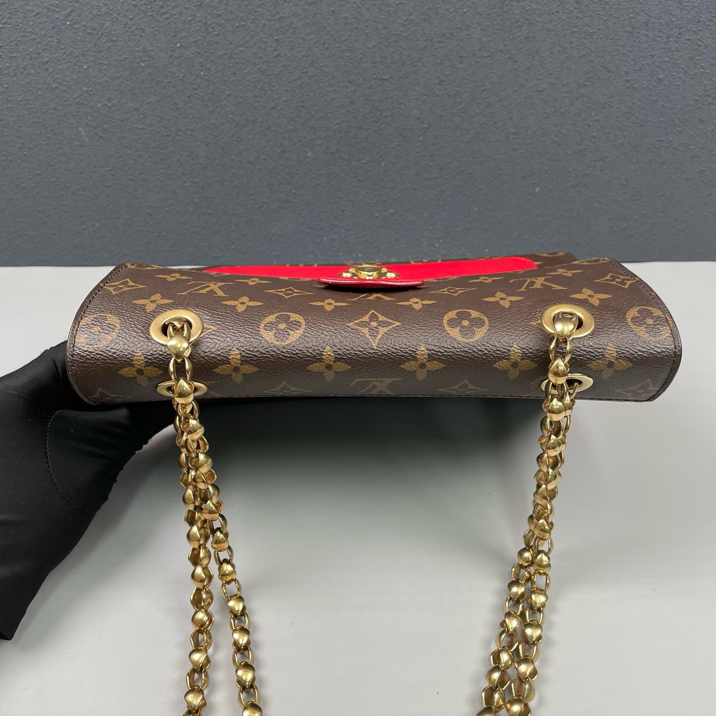 Louis Vuitton - Victoria Chain Bag - Monogram coated canvas with red grained leather trim - Brown with Red accents - (medium)