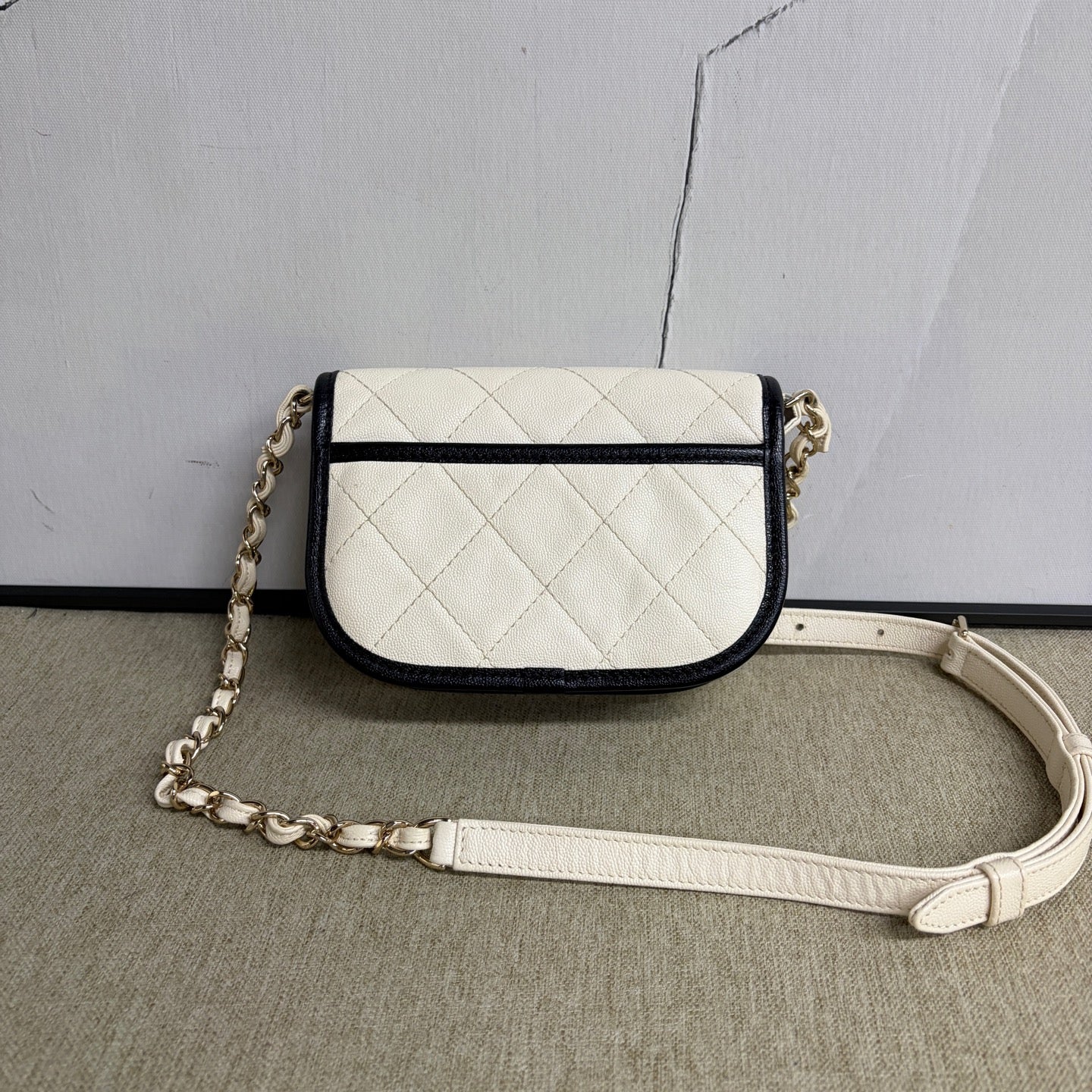 Chanel - Color-block Saddle Mini Flap Bag - Caviar leather - Multicolour - (Mini)