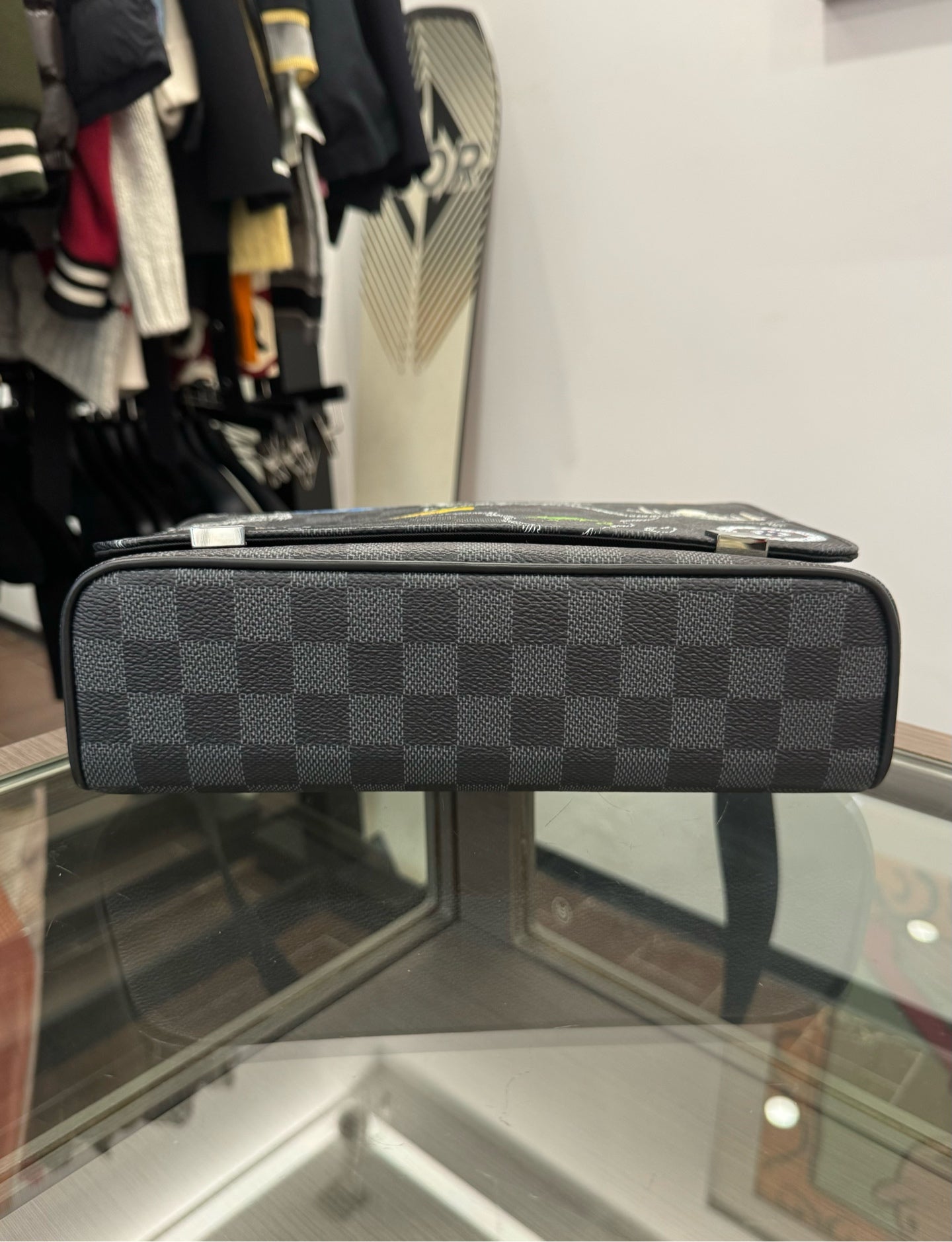 Louis Vuitton - N40238 - Limited Edition World Tour Messenger Bag - Damier Graphite coated canvas with leather trim - Black - (medium)