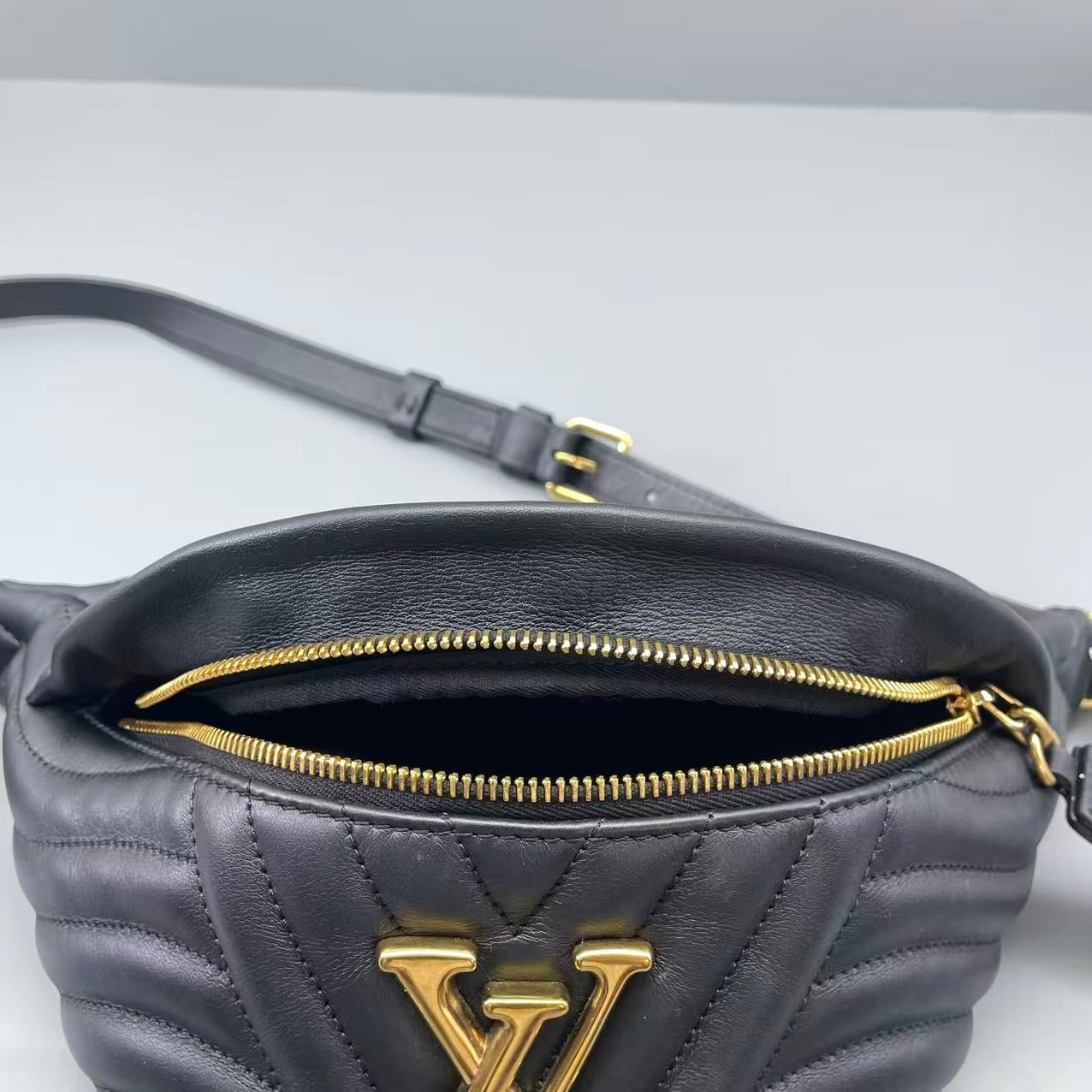 Louis Vuitton - New Wave Bumbag - Calfskin leather - Black - (medium)