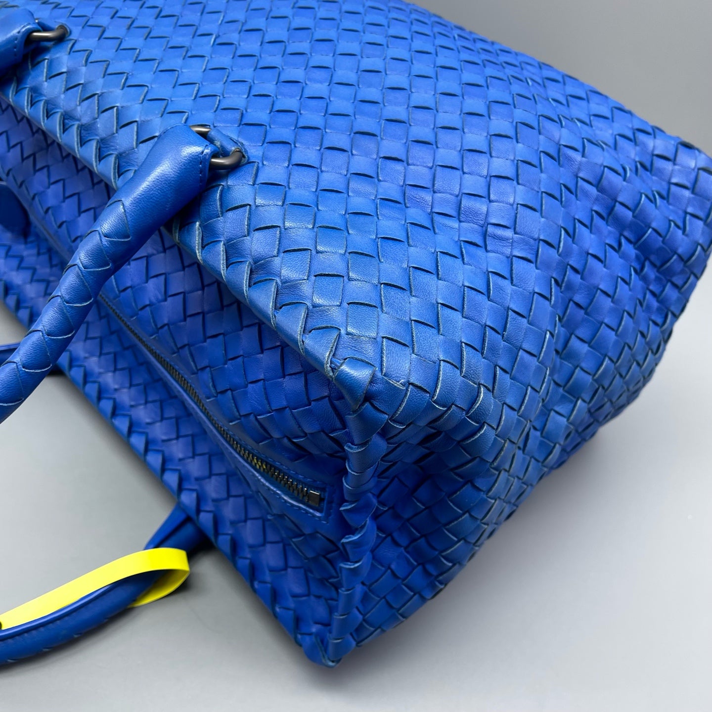 Bottega Veneta - Intrecciato Woven Top Handle Tote - Leather - Blue - (medium)