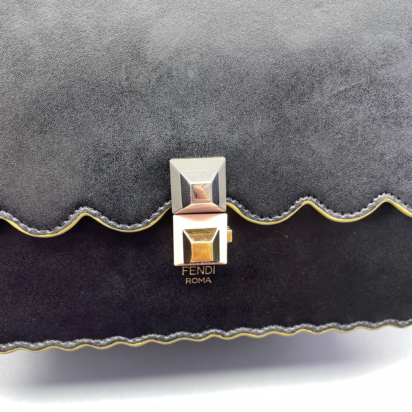 Fendi - Kan I (Kan I F) Scalloped Edge - Leather - Black - (medium)