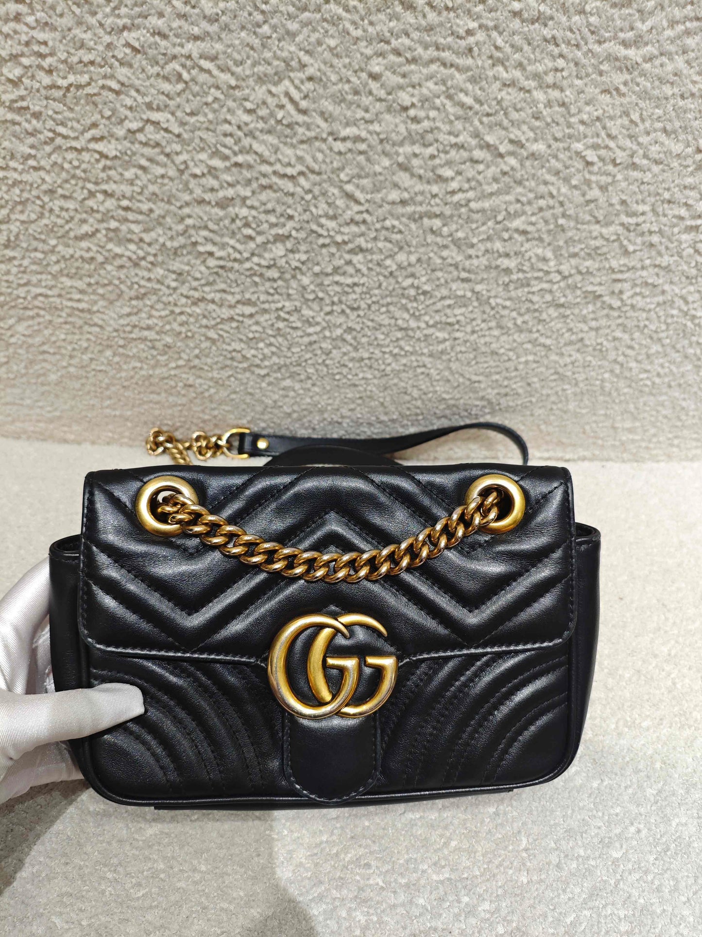 Gucci - GG Marmont Matelasse Mini - Matelasse chevron leather - Black with Gold-Tone Hardware - (Mini)