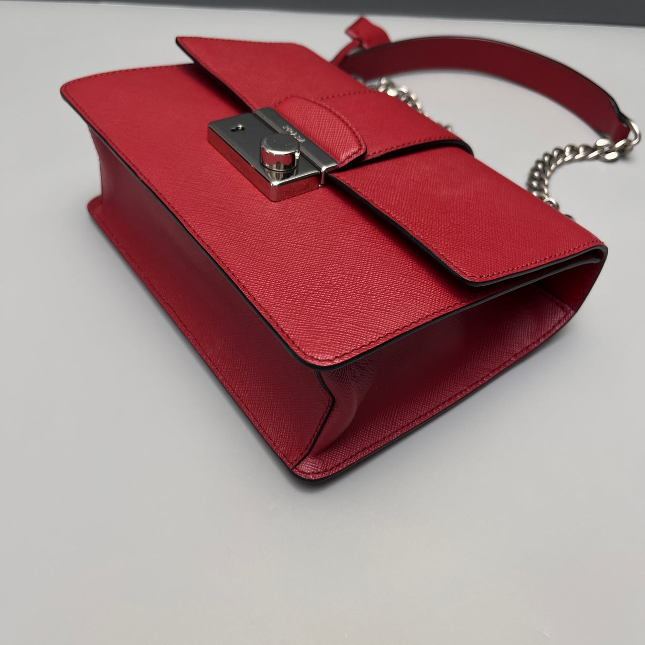 Prada - Chain Flap Bag - Saffiano leather - Red - (Medium)