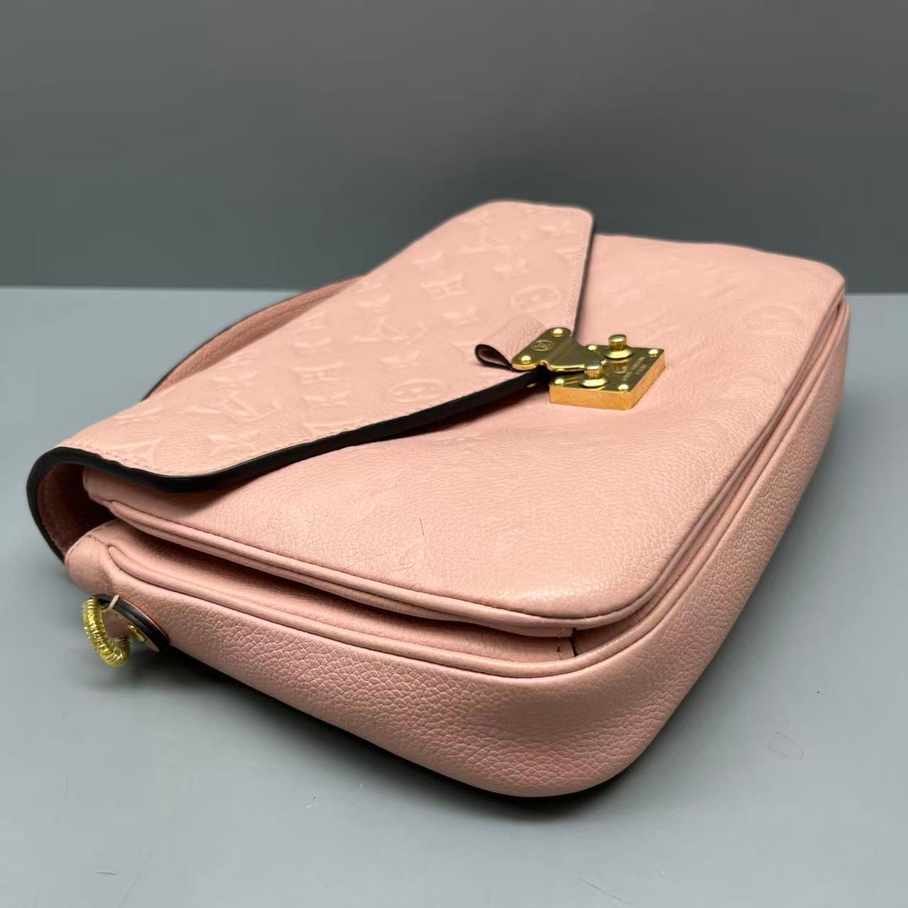 Louis Vuitton - Pochette Métis - Empreinte leather - Pink - (Medium)