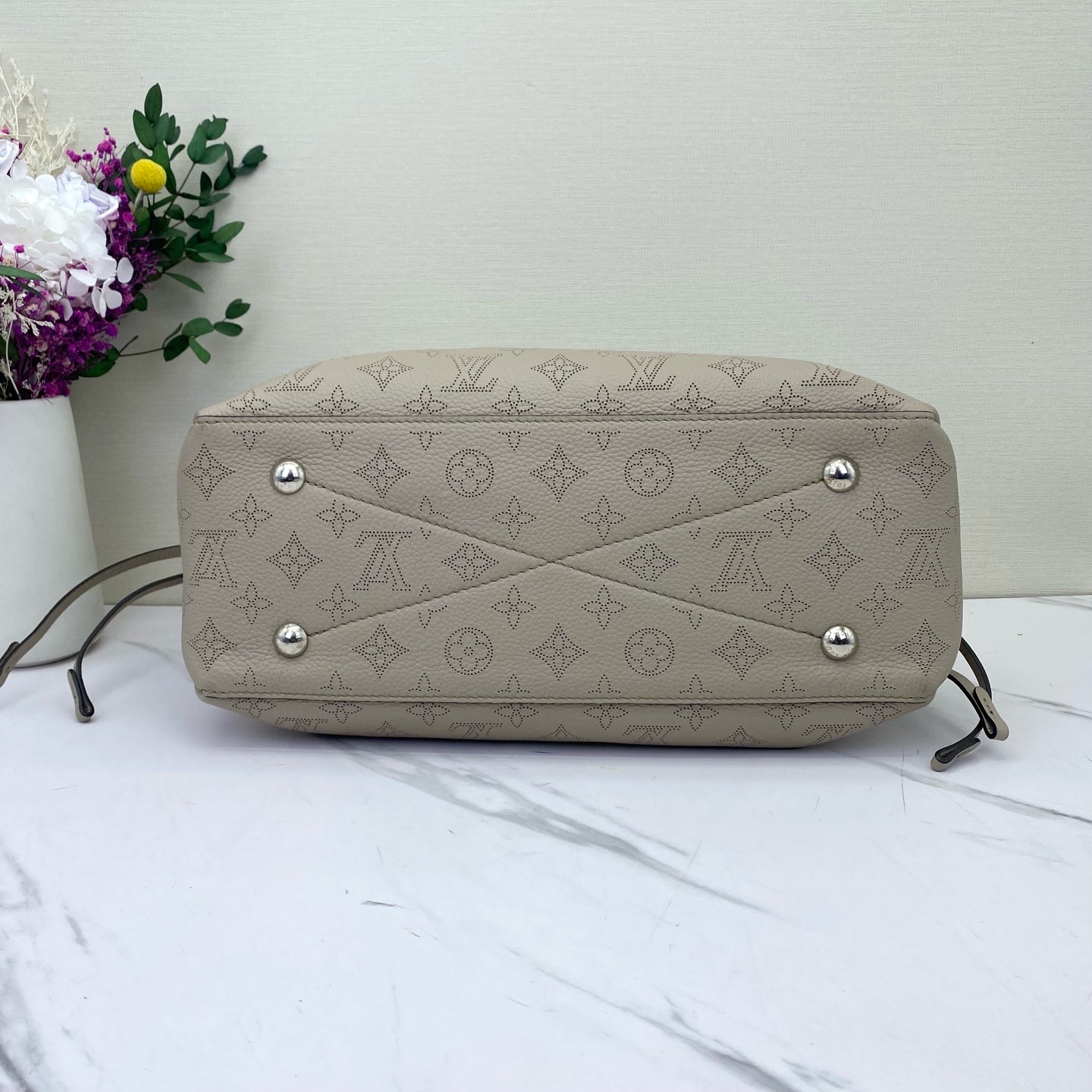 Louis Vuitton - Bella Tote - Grained cowhide leather - Elephant Grey - (Medium)