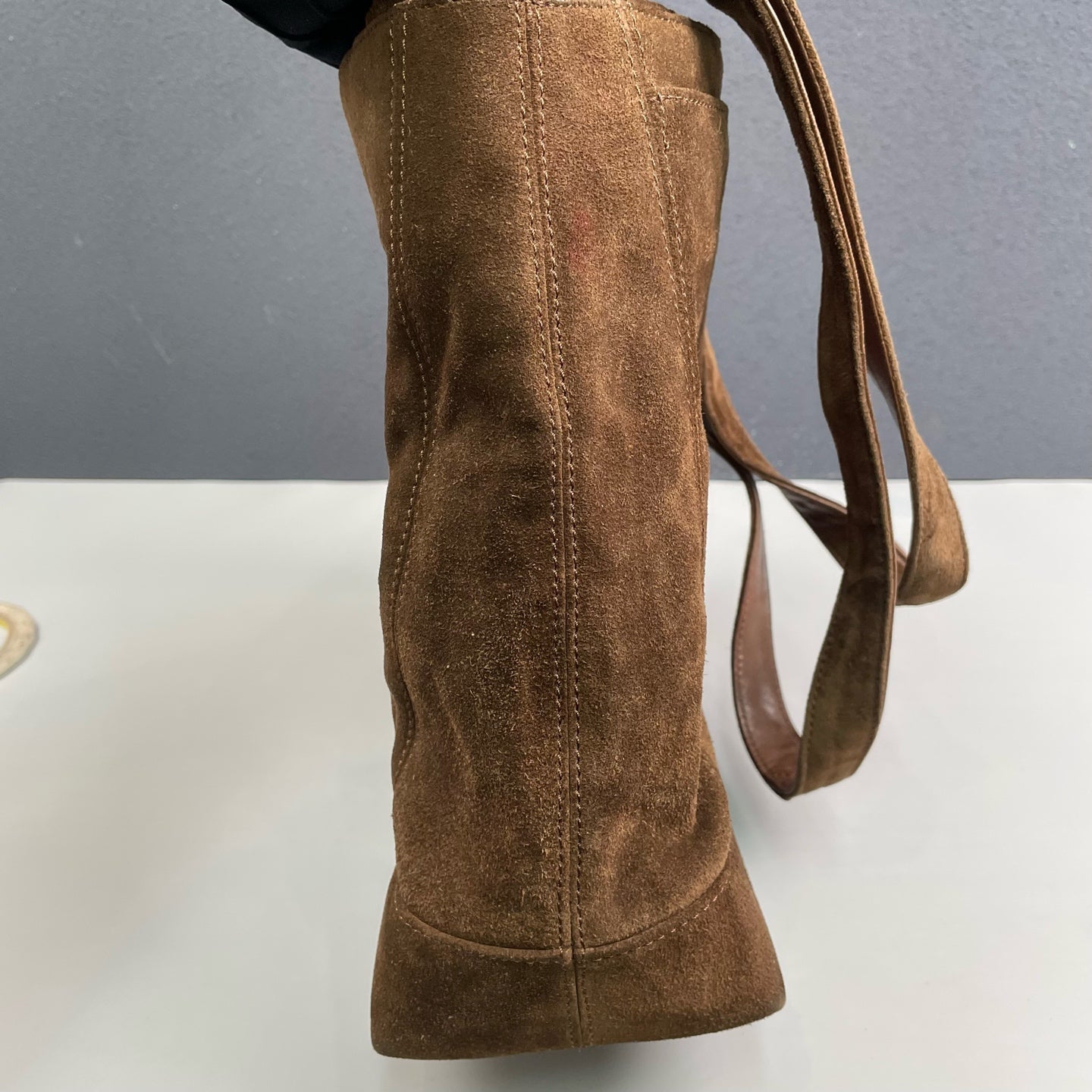 Chanel - Vintage Suede Shoulder Tote Bag - Suede - Brown - (Medium)