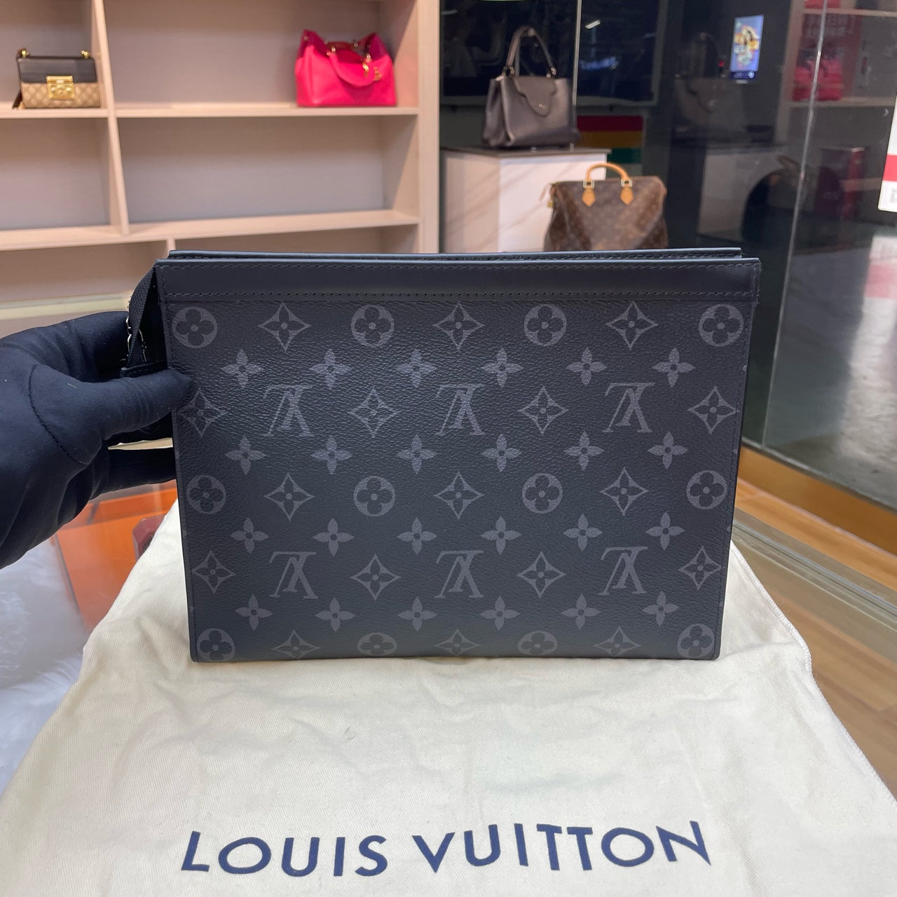 Louis Vuitton - Pochette Voyage MM - Monogram Eclipse Canvas - Black - (Medium)