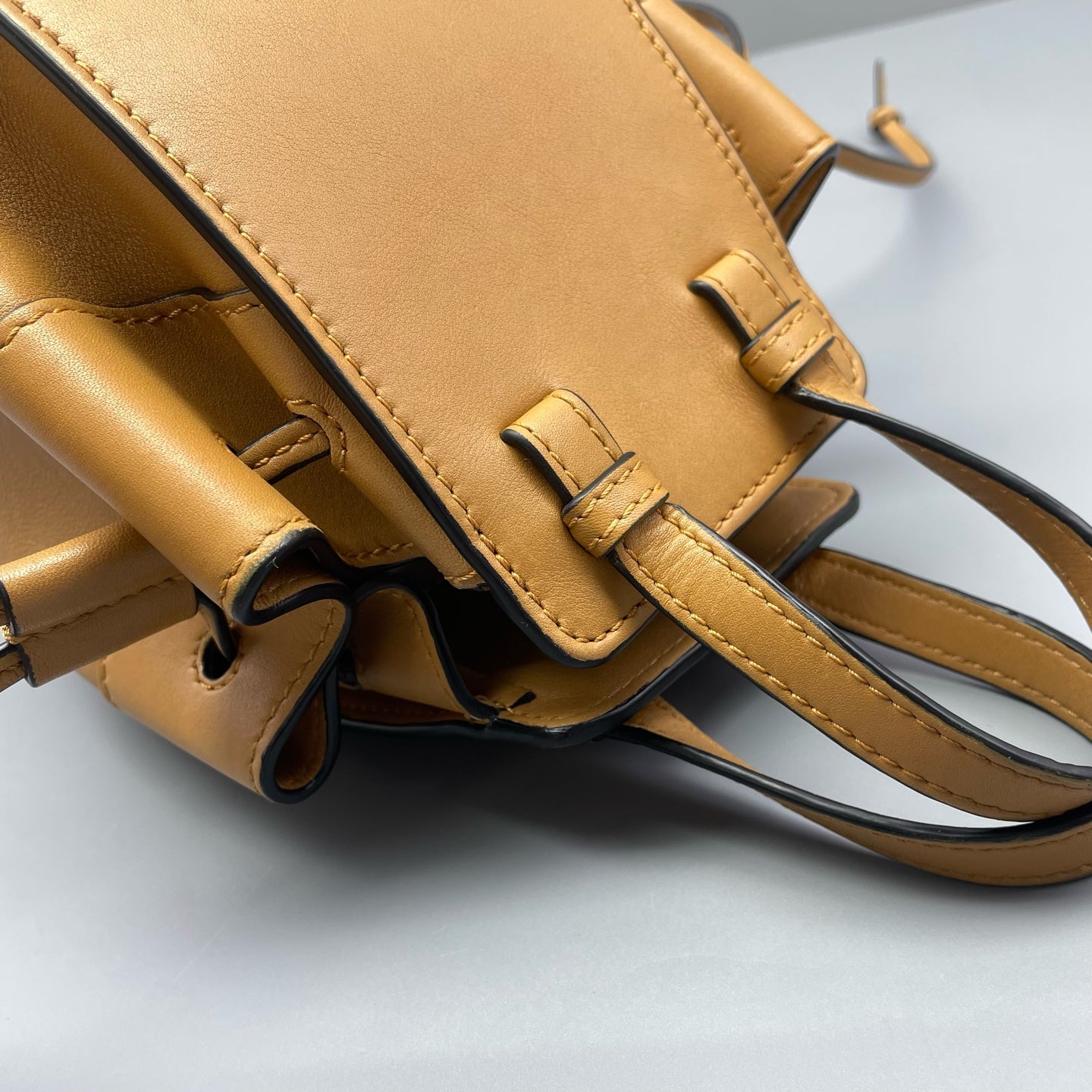 Loewe - Hammock Mini Bag - Calfskin leather - Caramel - (mini)