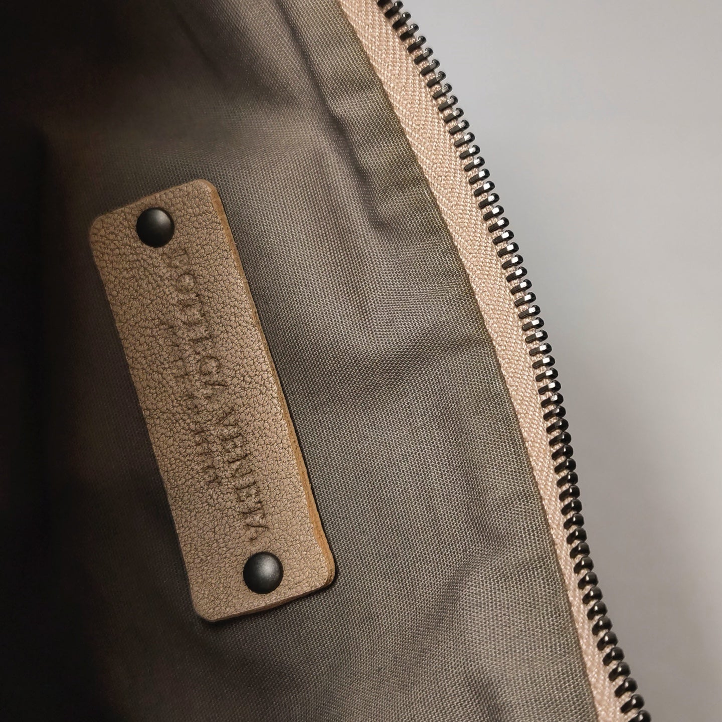 Bottega Veneta - Cobble - Distressed Intrecciato leather - Beige - (Small)