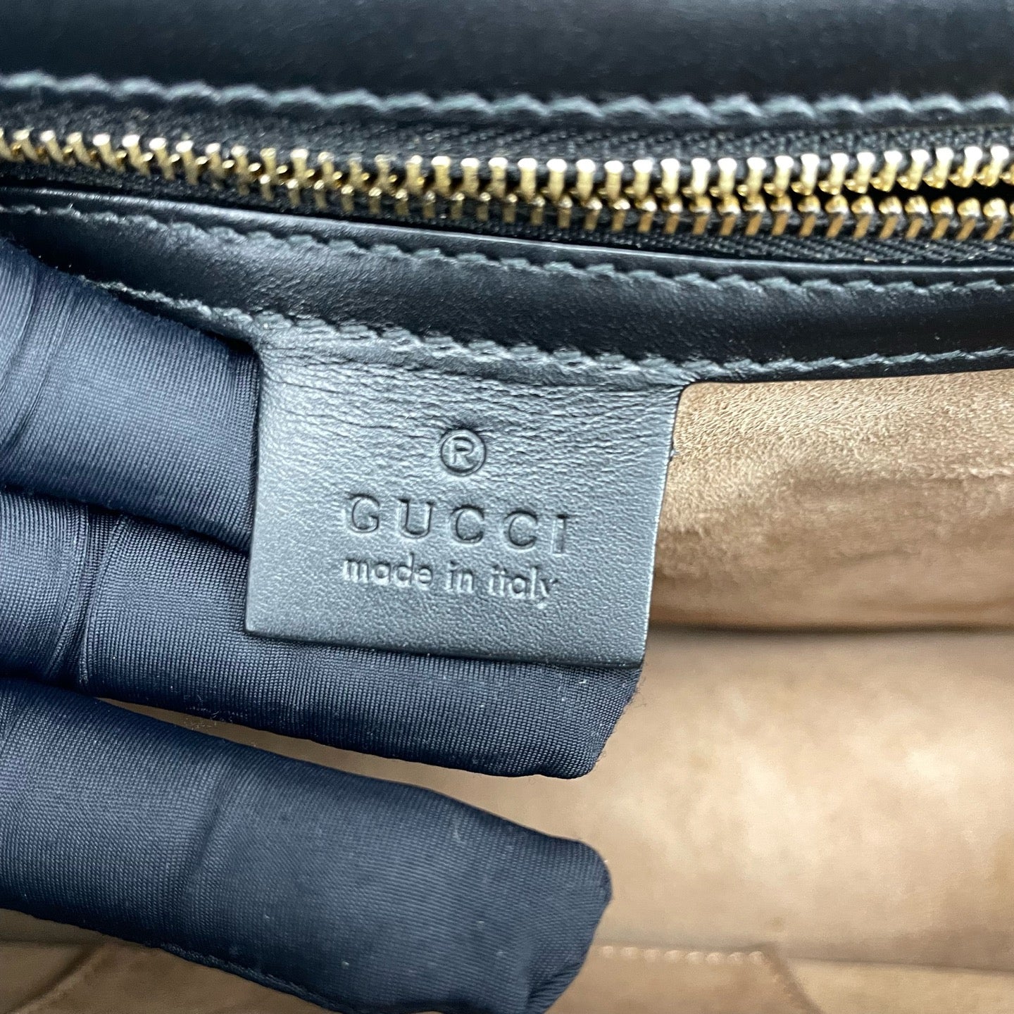 Gucci - Sylvie - Leather - Black - (Medium)
