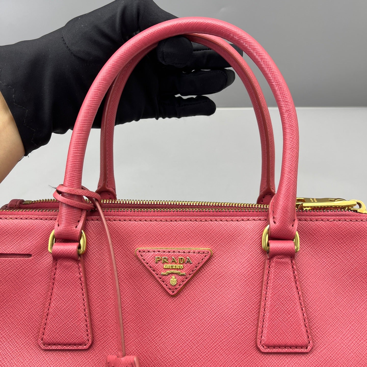 Prada - Saffiano Lux Tote - Saffiano leather - Rose Pink - (Medium)