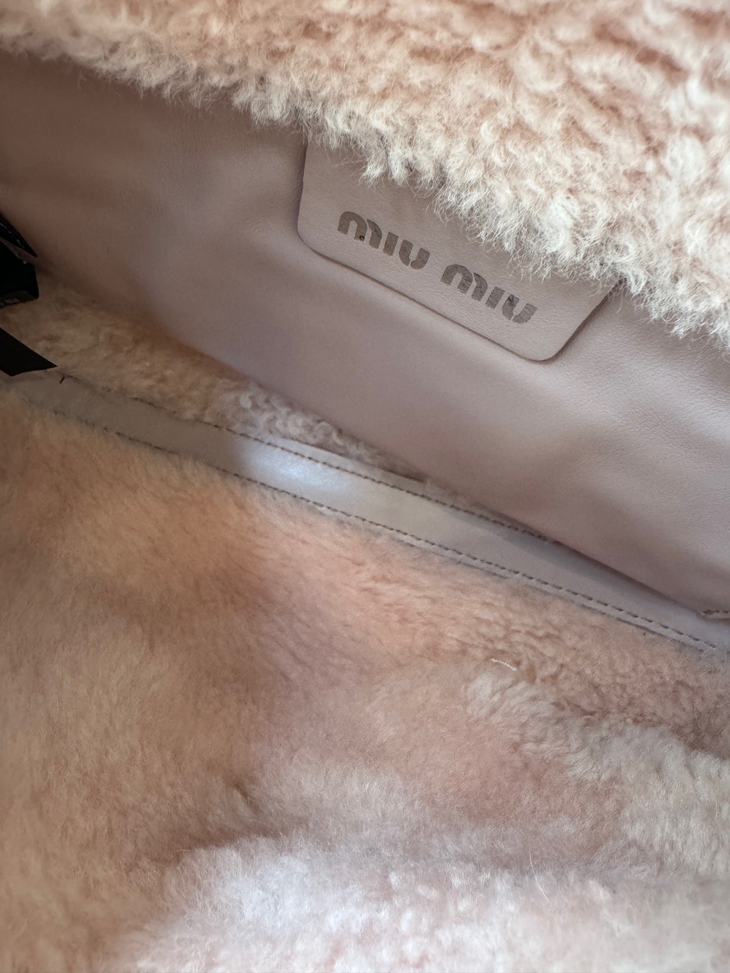 Miu Miu - 5BD097 Messenger Bag - Lambskin suede and shearling - Pink - (medium)