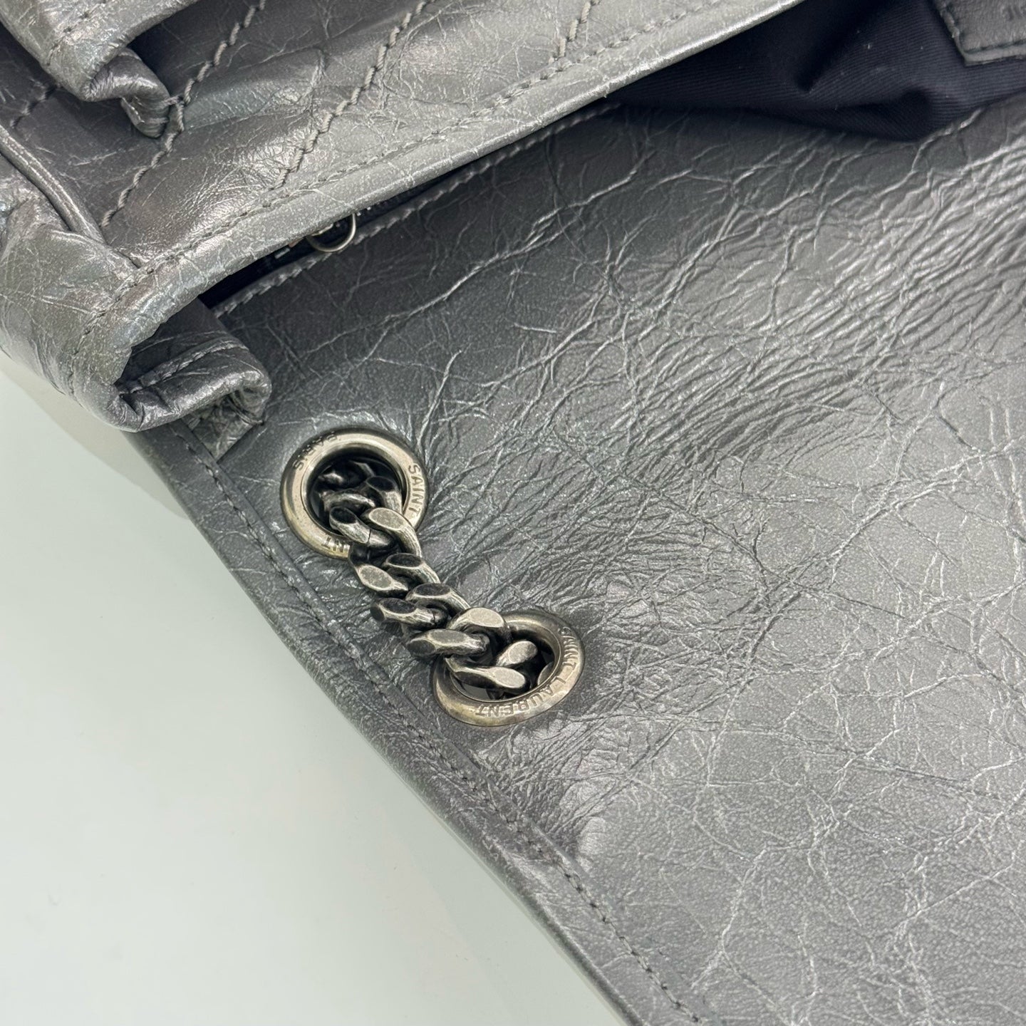 Saint Laurent - Niki Medium - Distressed crinkled calfskin leather - Grey - (Medium)