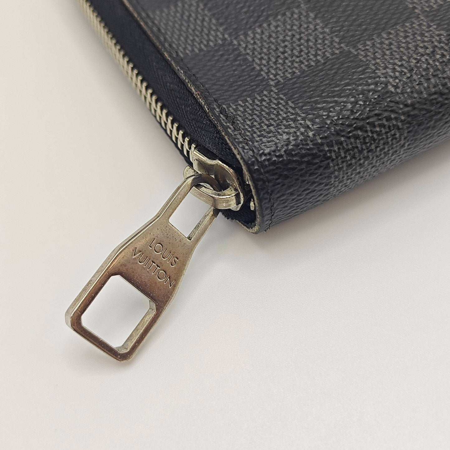 Louis Vuitton - Zippy Wallet - Coated canvas with leather lining - Black