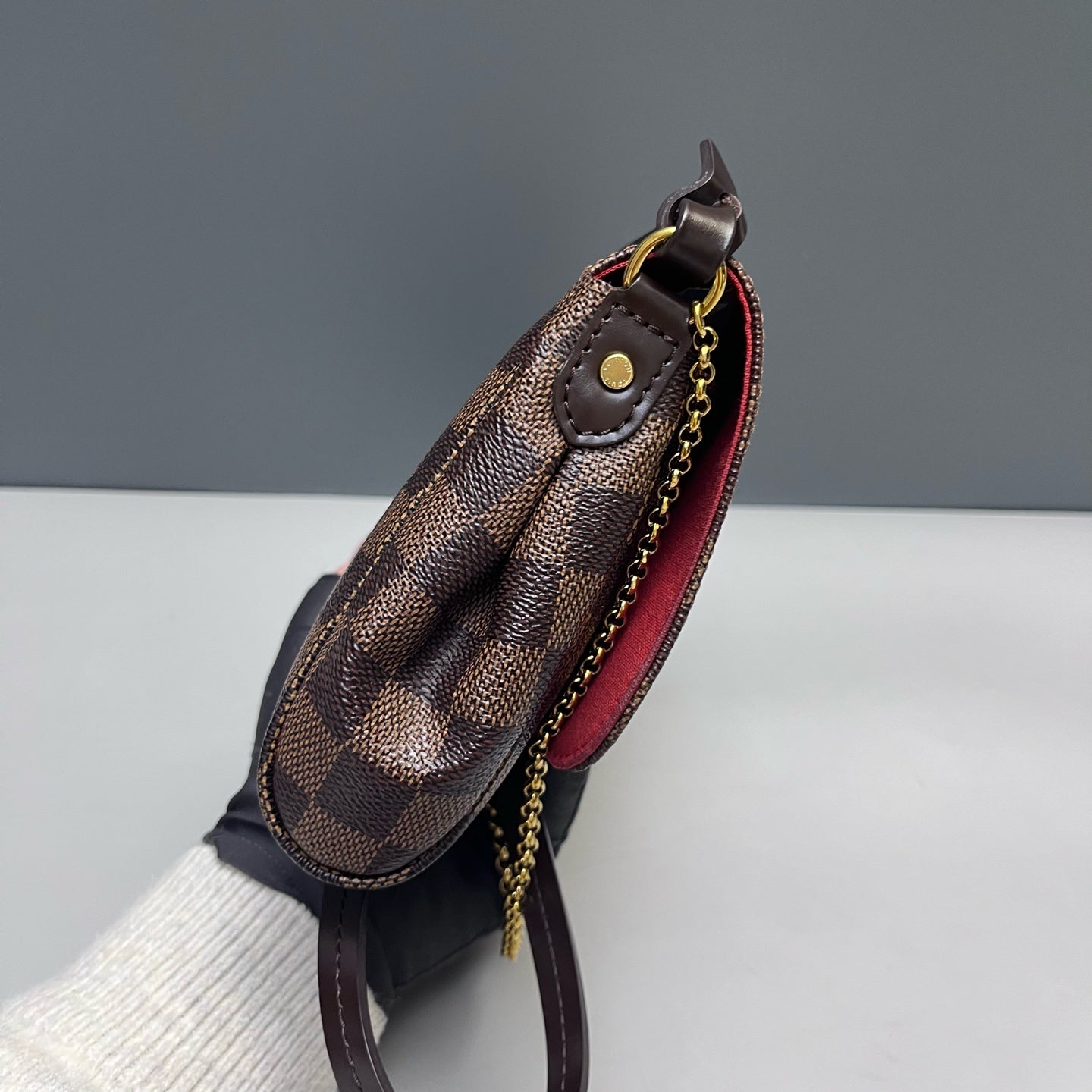 Louis Vuitton - Favorite - Damier Ebene coated canvas with cowhide leather trim and fabric lining - Brown - (small)
