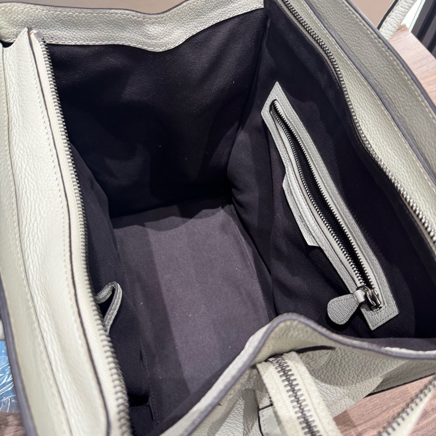 Celine - Luggage Handbag - Pebbled calfskin leather - Greige with Black Trim - (Medium)
