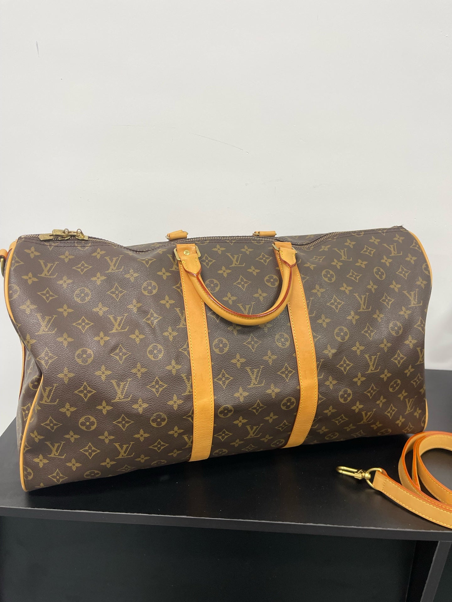 Louis Vuitton - Keepall 55 Bandouliere - Monogram Canvas with Vachetta Leather trim - Brown - (Large)