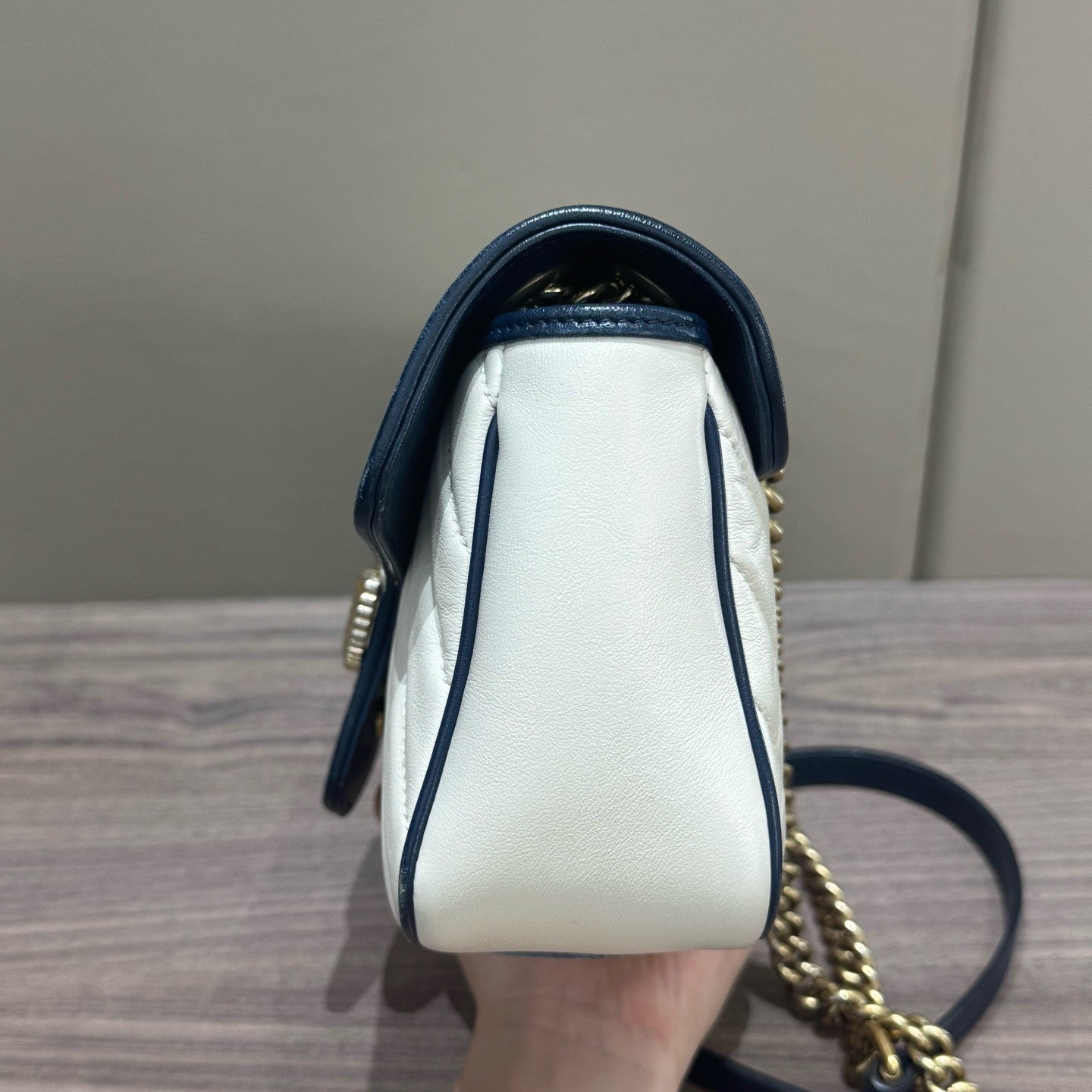 Gucci - GG Marmont Matelassé Shoulder Bag 26 - Leather - White with Navy Trim - (Medium)
