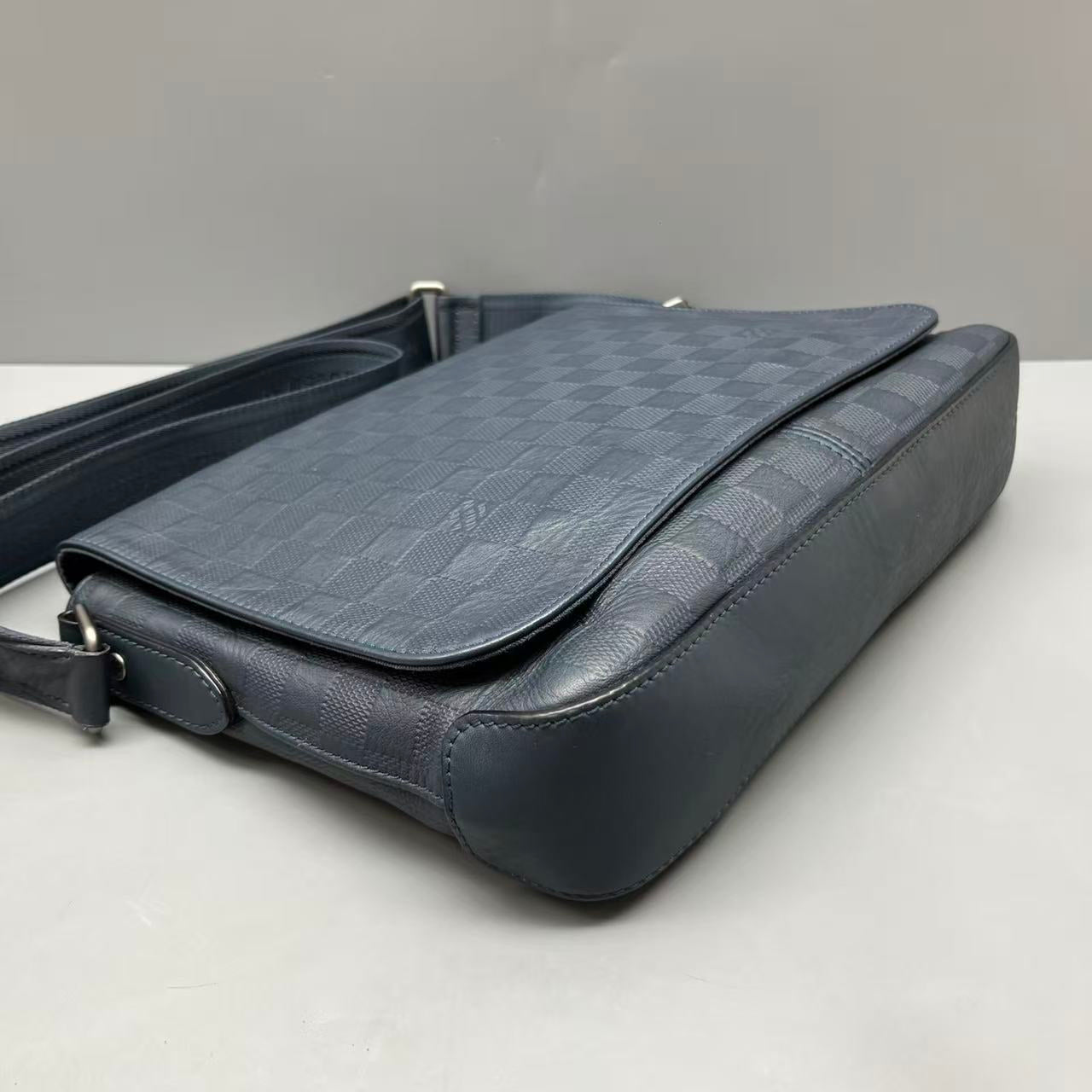 Louis Vuitton - District PM Messenger Bag - Leather - Blue - (medium)