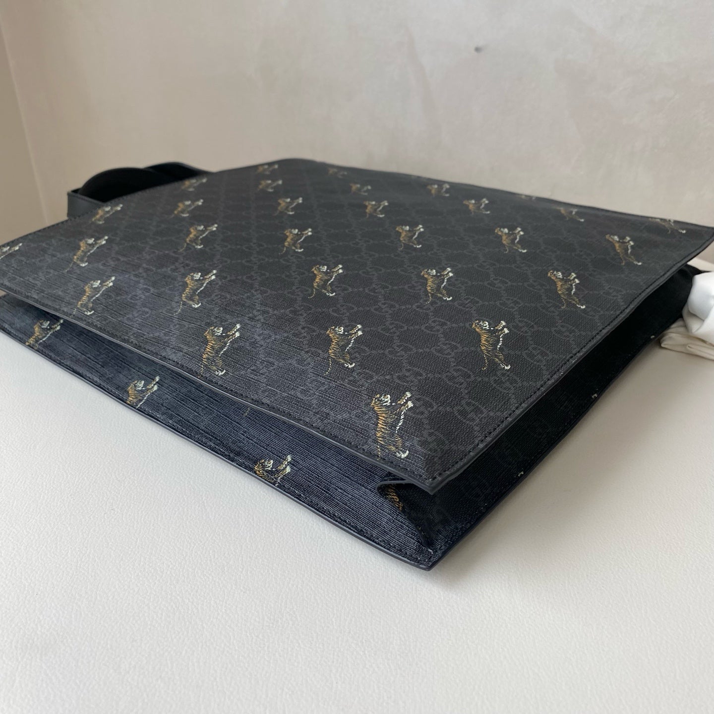 Gucci - Bengal Tiger GG Supreme Tote Bag - GG Supreme coated canvas with leather trim - Dark grey GG Supreme with multicolour Bengal tiger print and black leather details - (large)