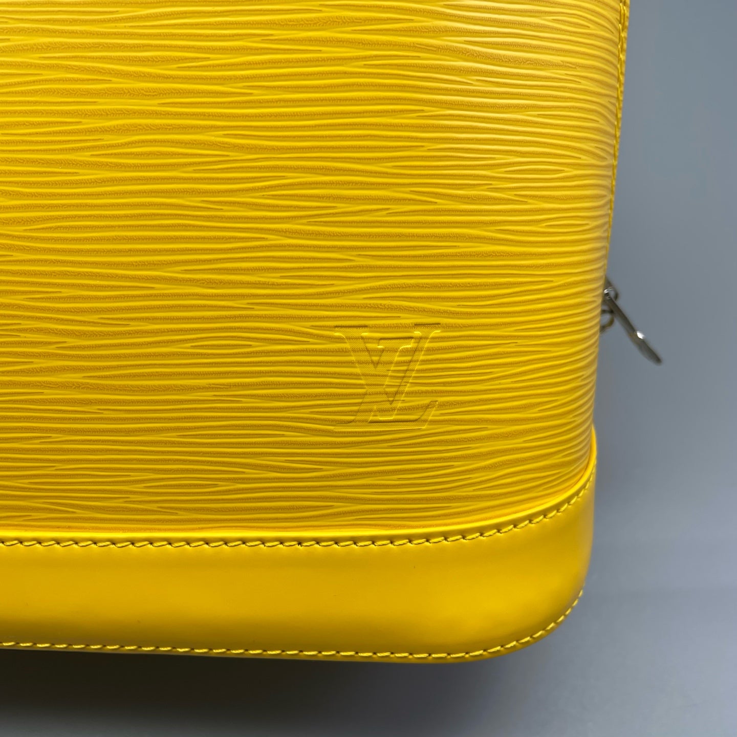 Louis Vuitton - Alma MM - Epi Leather - Yellow - (medium)