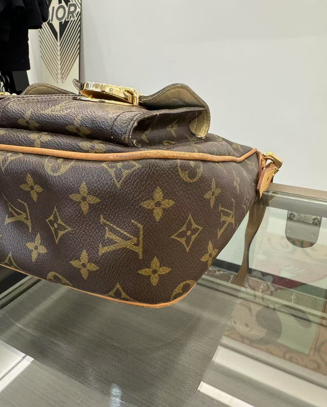 Louis Vuitton - Manhattan - Monogram canvas with Vachetta leather trim - Brown - (Medium)