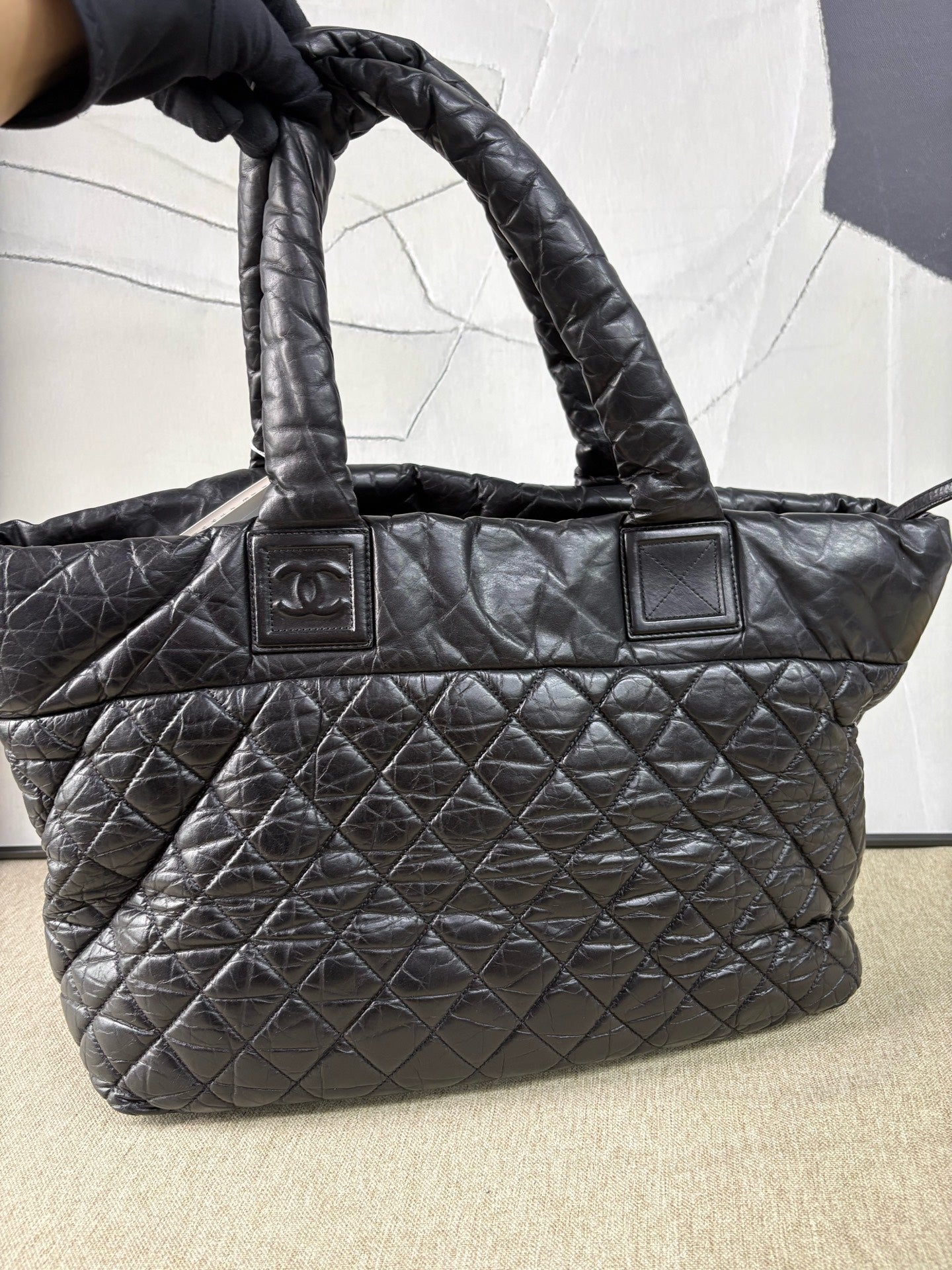 Chanel - Cocoon Puffer Tote - Oiled Waxed Calfskin Leather - Black - (Medium)