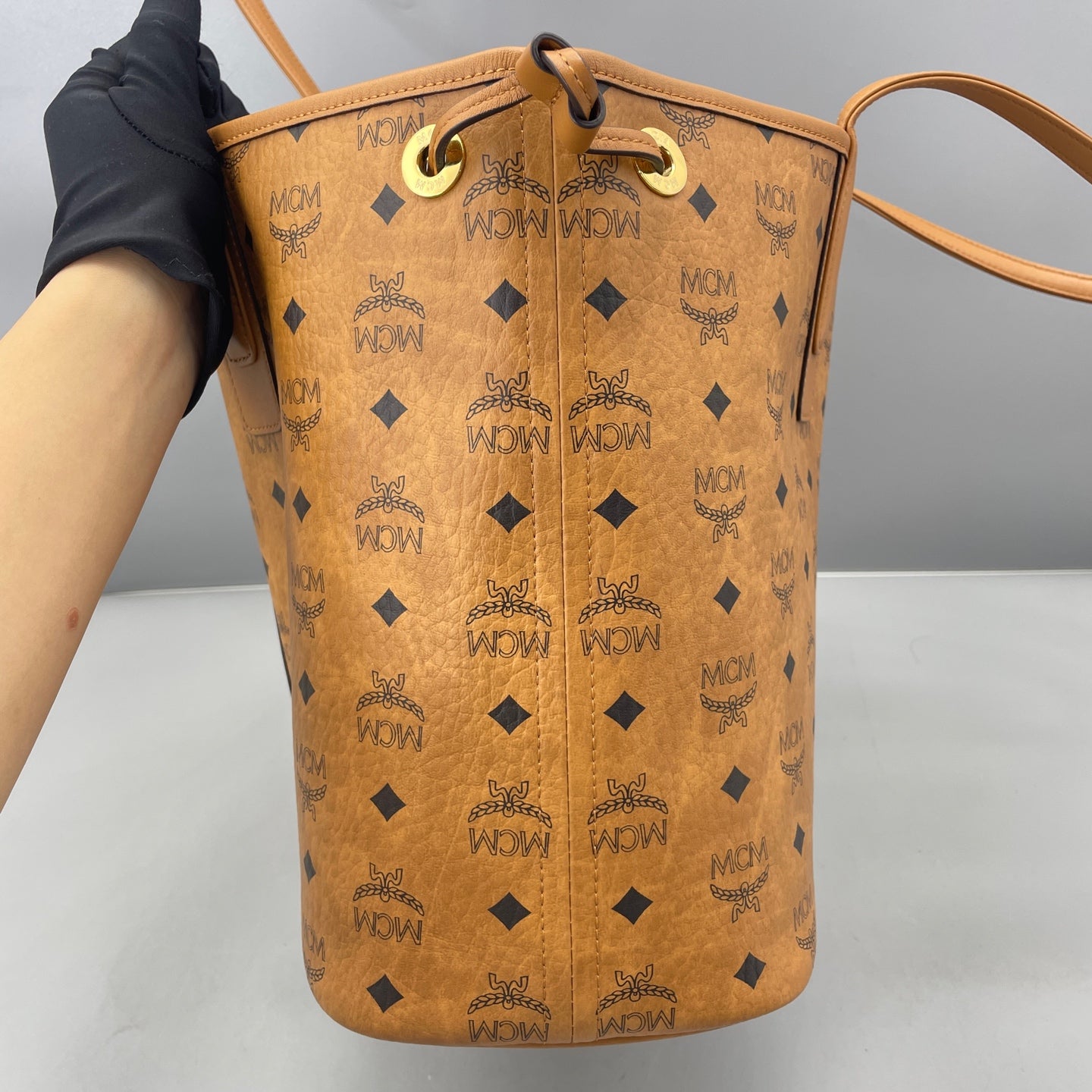 MCM - Reversible Visetos Tote with Pouch - Visetos coated canvas with leather trim - Brown - (medium)