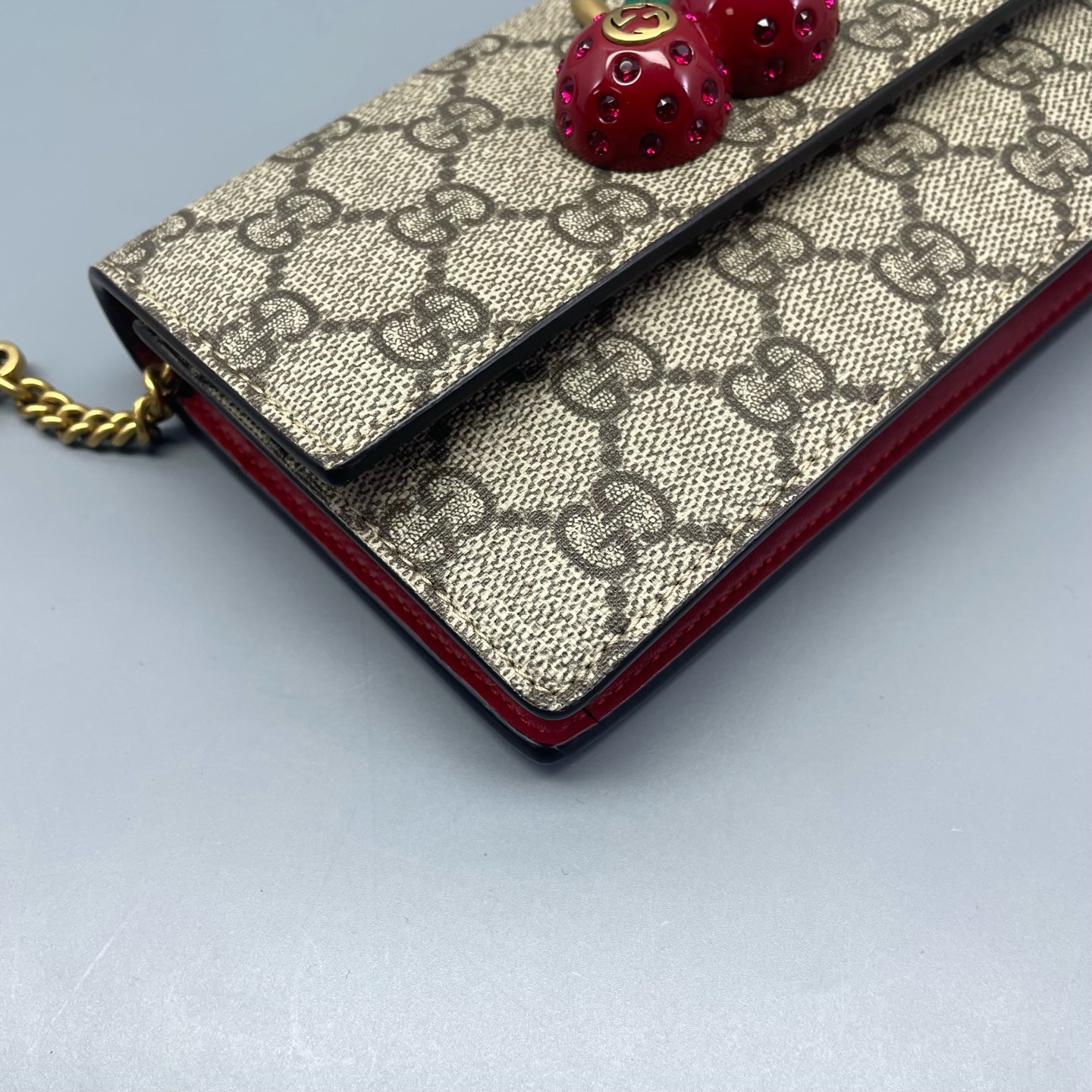 Gucci - GG Supreme Cherry Wallet on Chain - Coated canvas with leather trim - Beige with Red accents - (mini)