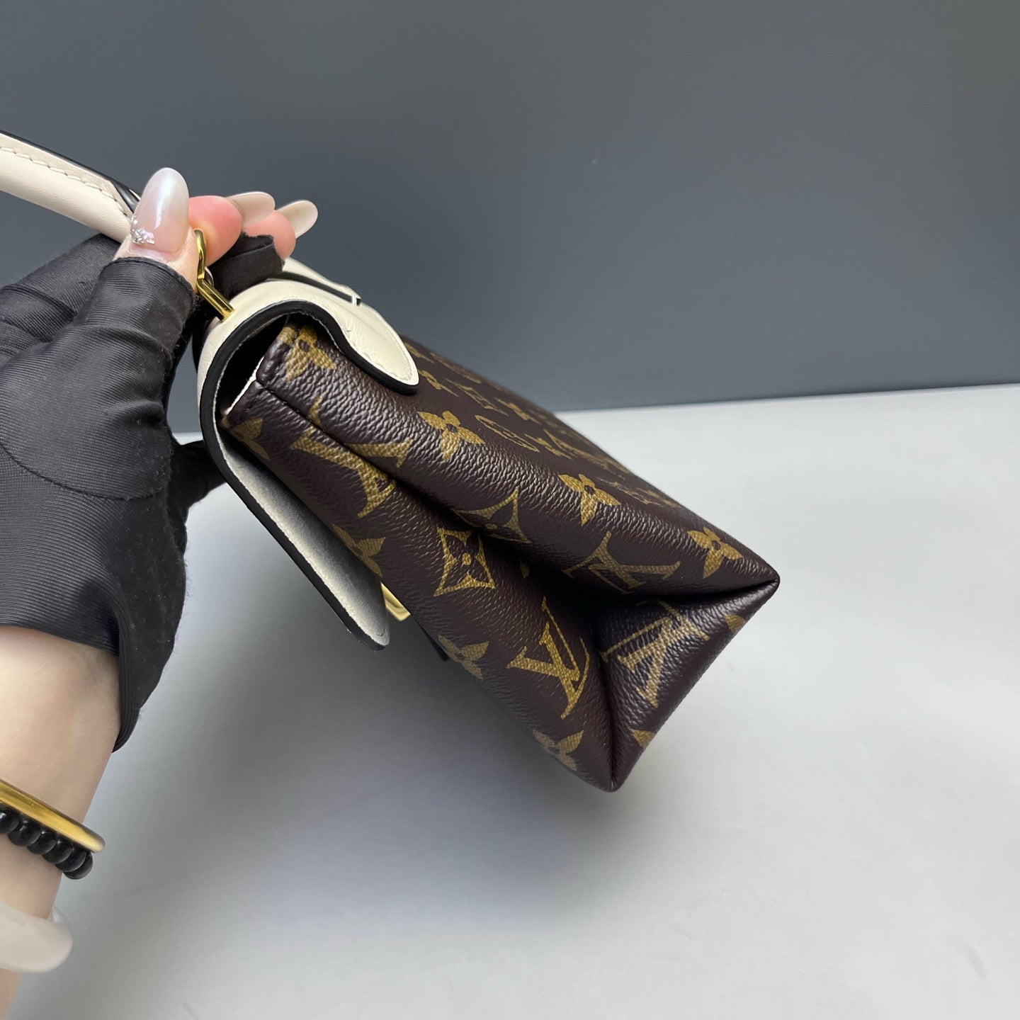 Louis Vuitton - Locky BB - Monogram coated canvas and smooth leather - Brown and Creamy White - (mini)