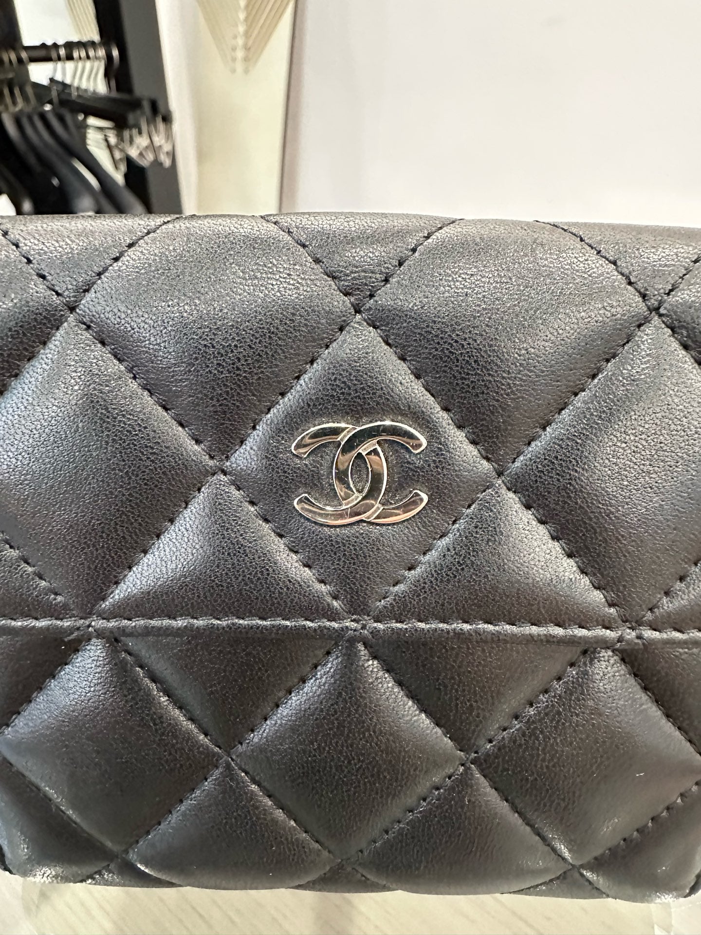 Chanel - Classic Quilted Trifold Wallet - Lambskin leather - Black - (Small)