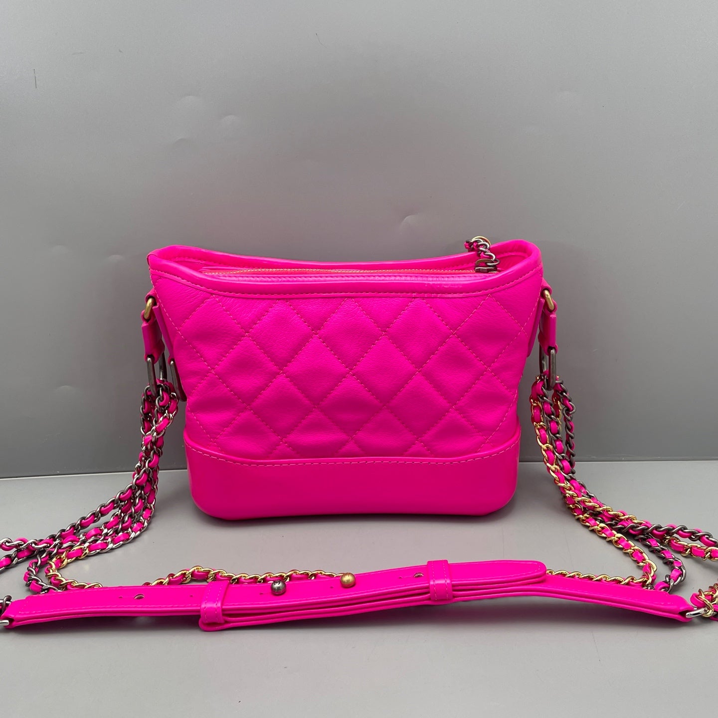 Chanel - Gabrielle Hobo Bag Small - Aged calfskin leather and smooth calfskin leather - Rose Red with Mixed-Tone Hardware - (small)