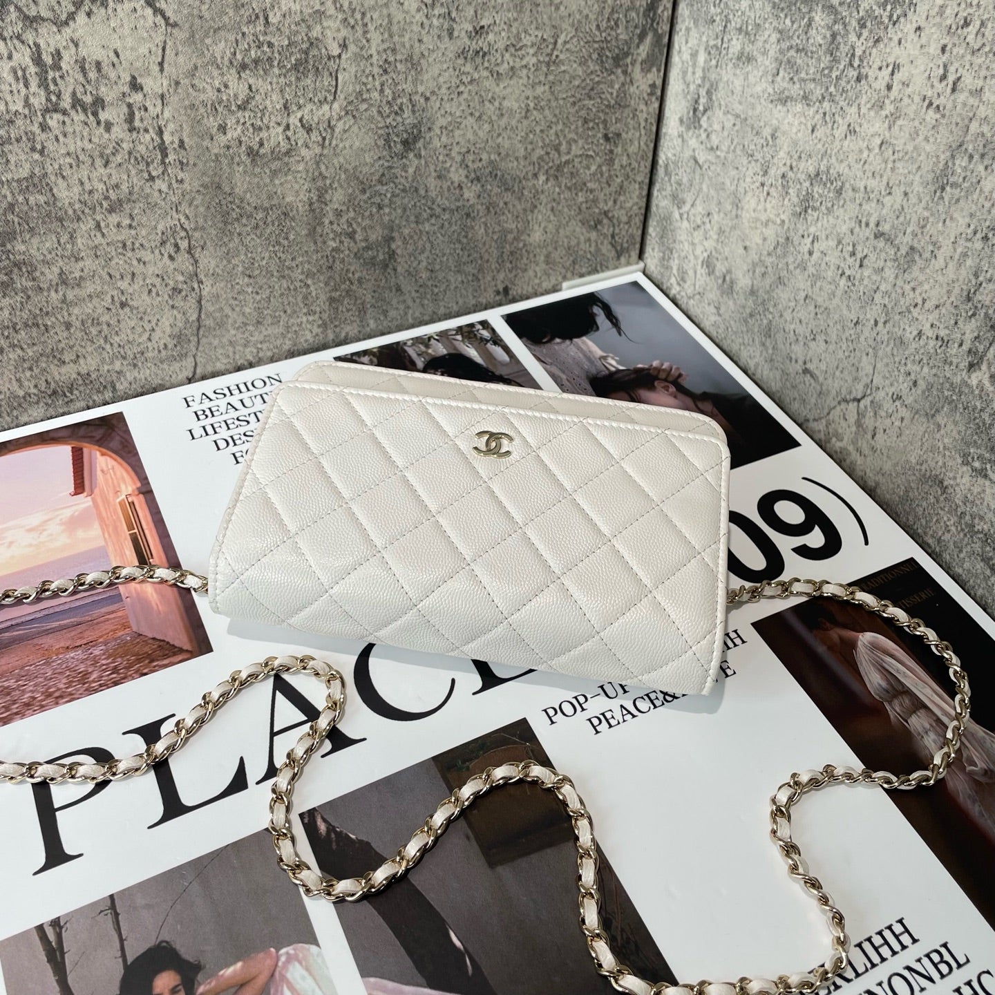 Chanel - Wallet on Chain (WOC) - Grained calfskin leather - White with Light Gold-Tone Hardware - (mini)